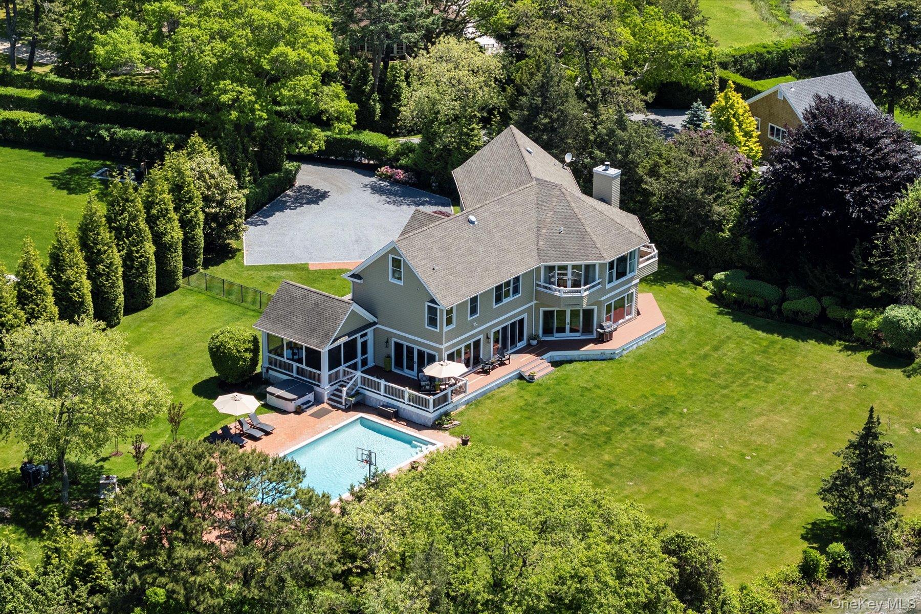 5 Woodcock Lane, Remsenburg, NY 11960