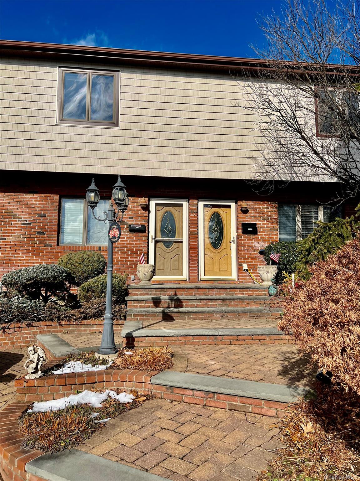 17 Fifth Avenue, Westbury, NY 11590