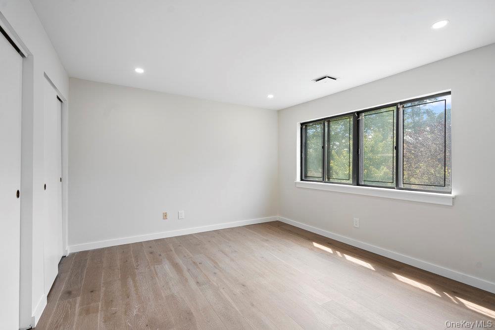 95 Windsor Gate Drive, New Hyde Park, NY 11040