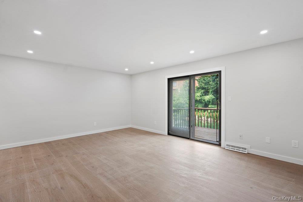 95 Windsor Gate Drive, New Hyde Park, NY 11040