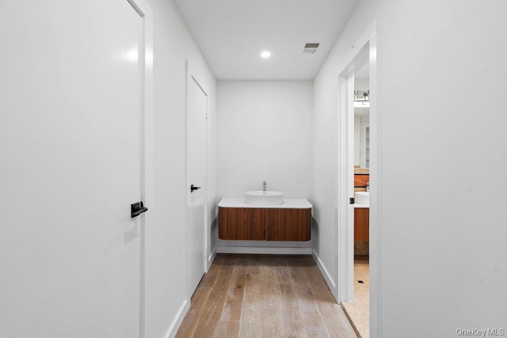 95 Windsor Gate Drive, New Hyde Park, NY 11040