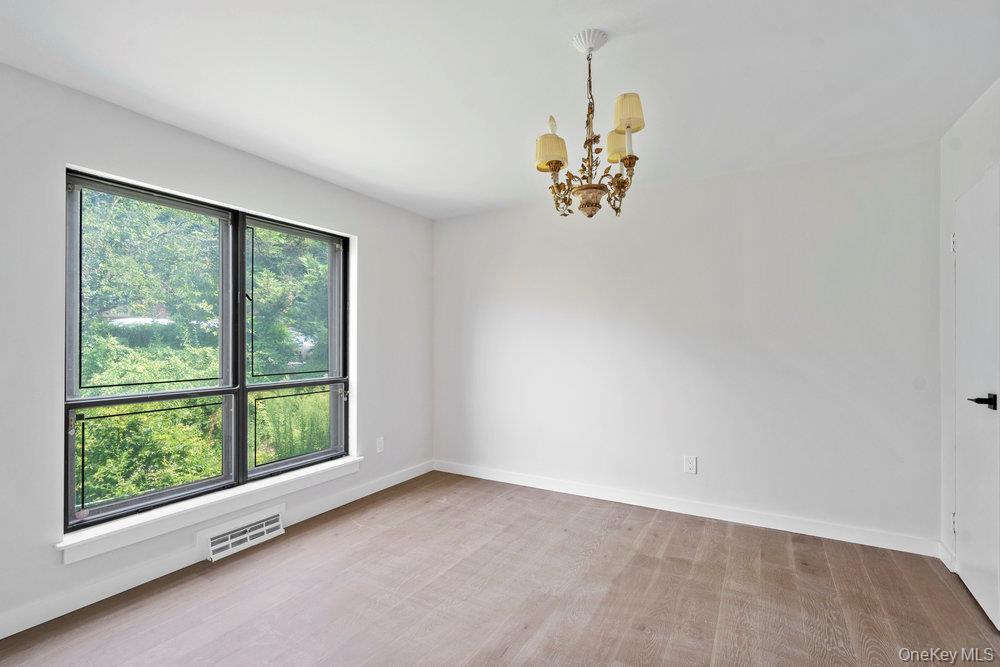 95 Windsor Gate Drive, New Hyde Park, NY 11040