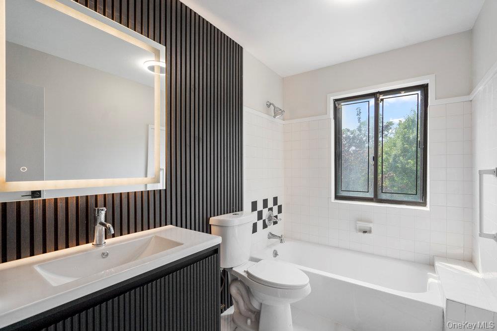 95 Windsor Gate Drive, New Hyde Park, NY 11040