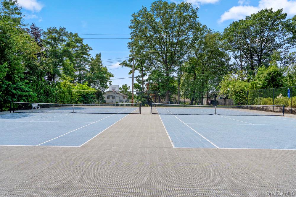 95 Windsor Gate Drive, New Hyde Park, NY 11040