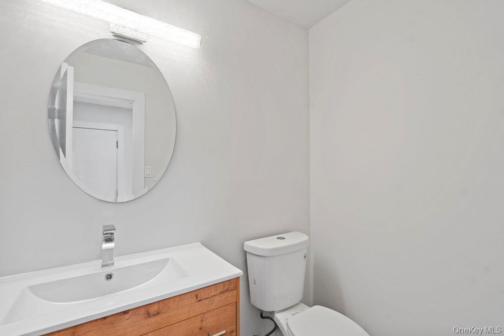 95 Windsor Gate Drive, New Hyde Park, NY 11040