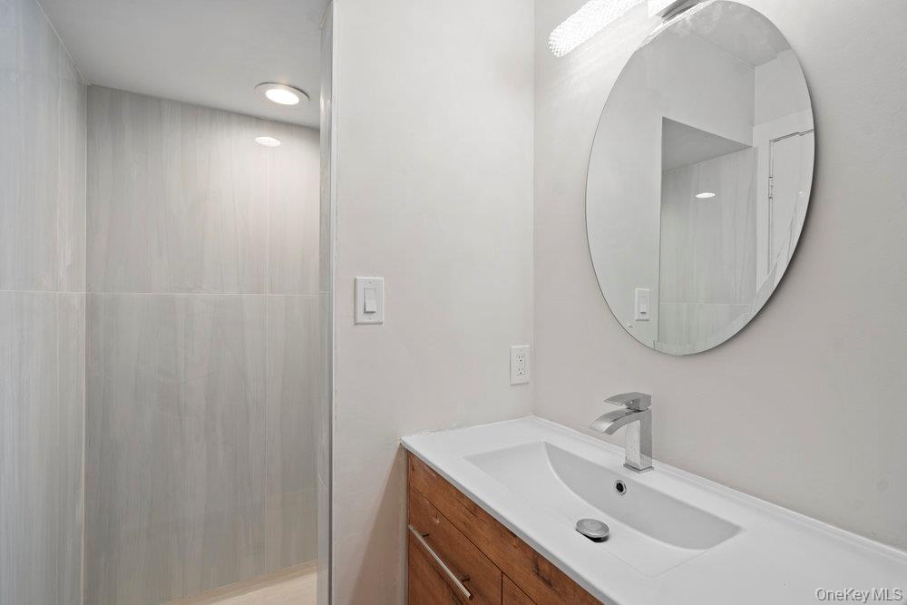 95 Windsor Gate Drive, New Hyde Park, NY 11040