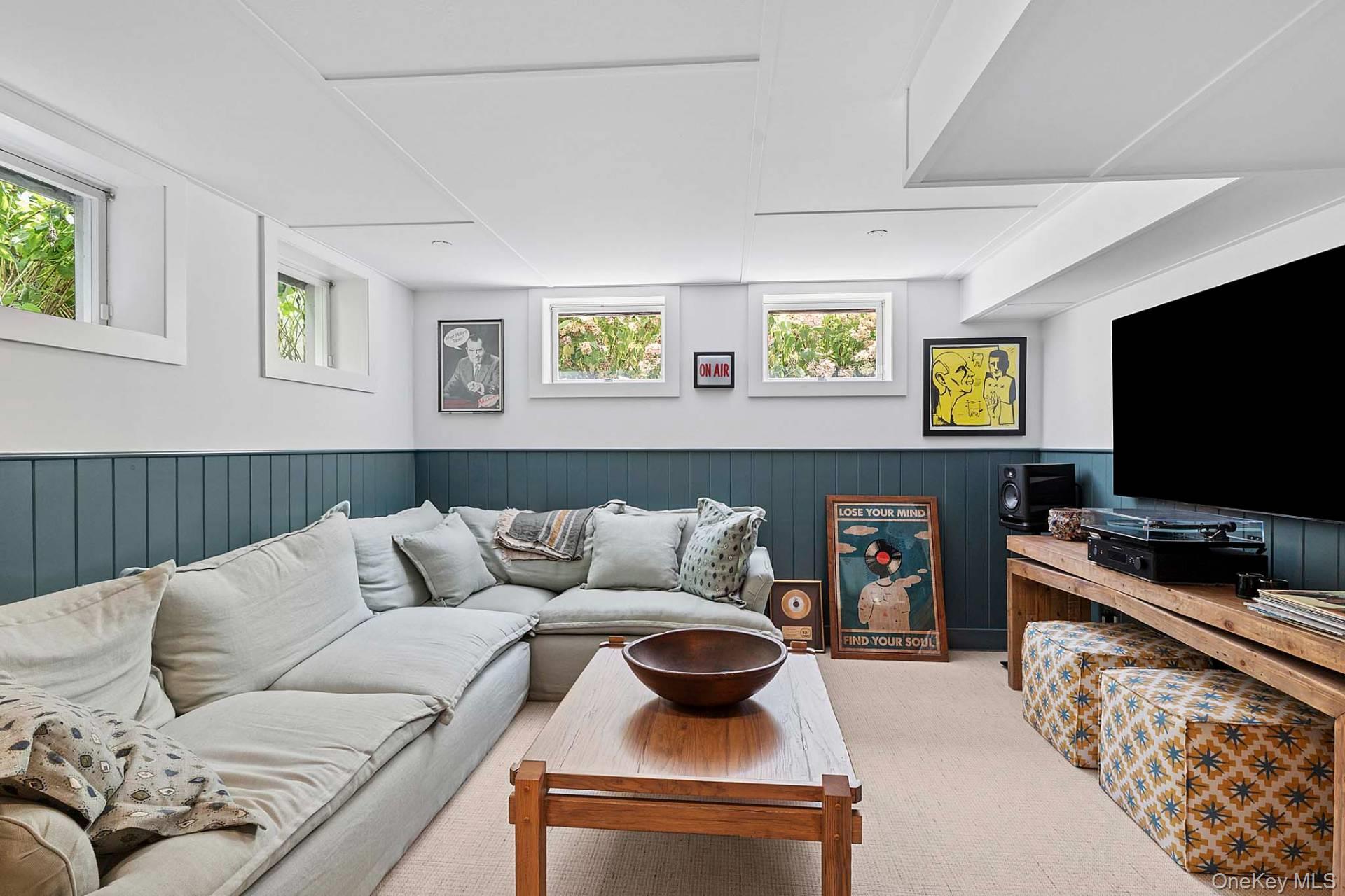 100 Lee Avenue, Southampton, NY 11968