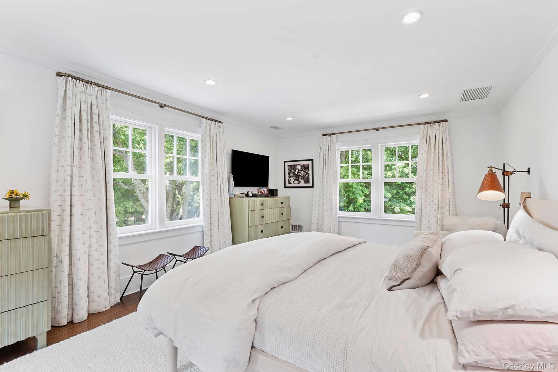 100 Lee Avenue, Southampton, NY 11968