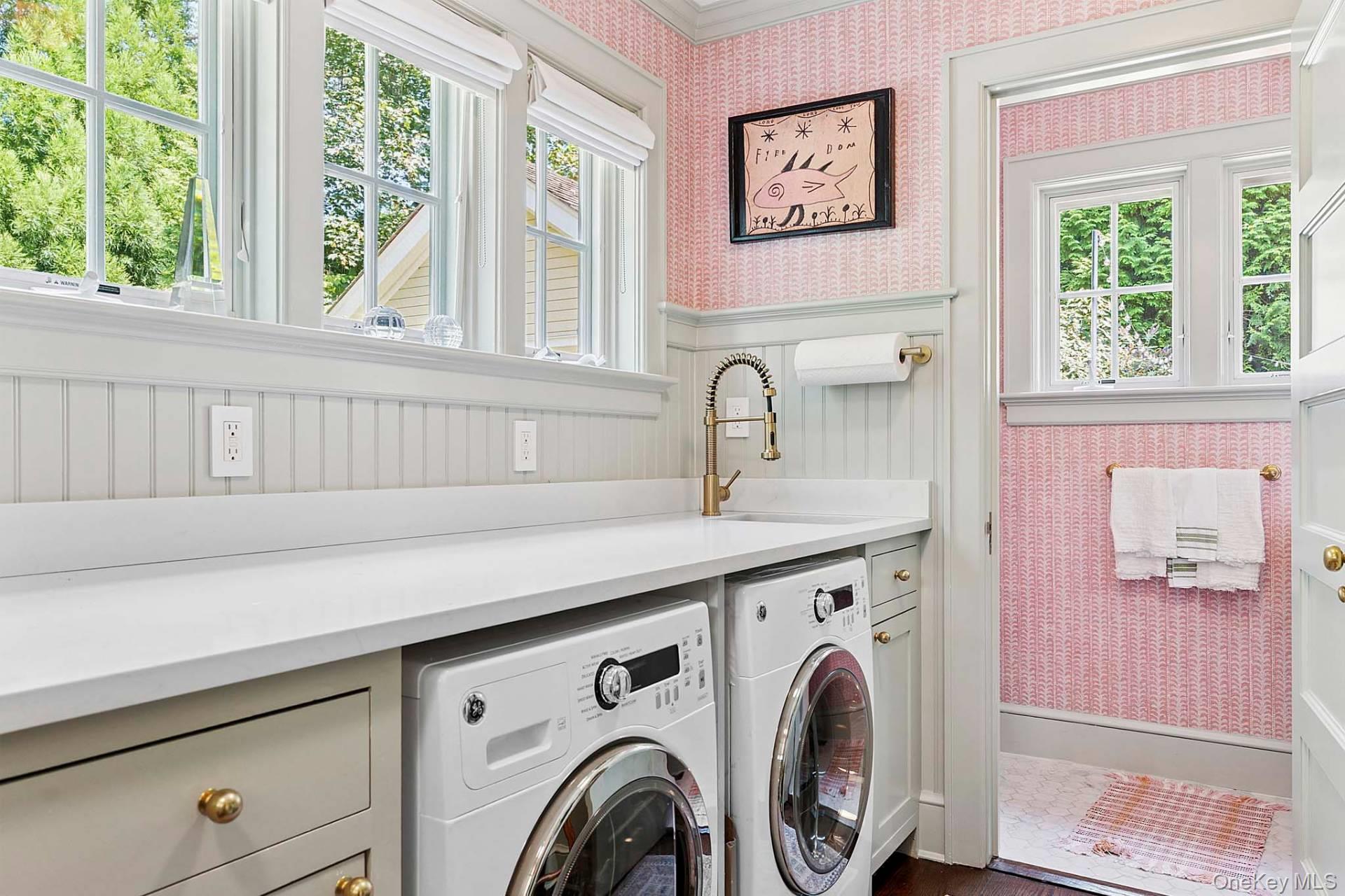 100 Lee Avenue, Southampton, NY 11968