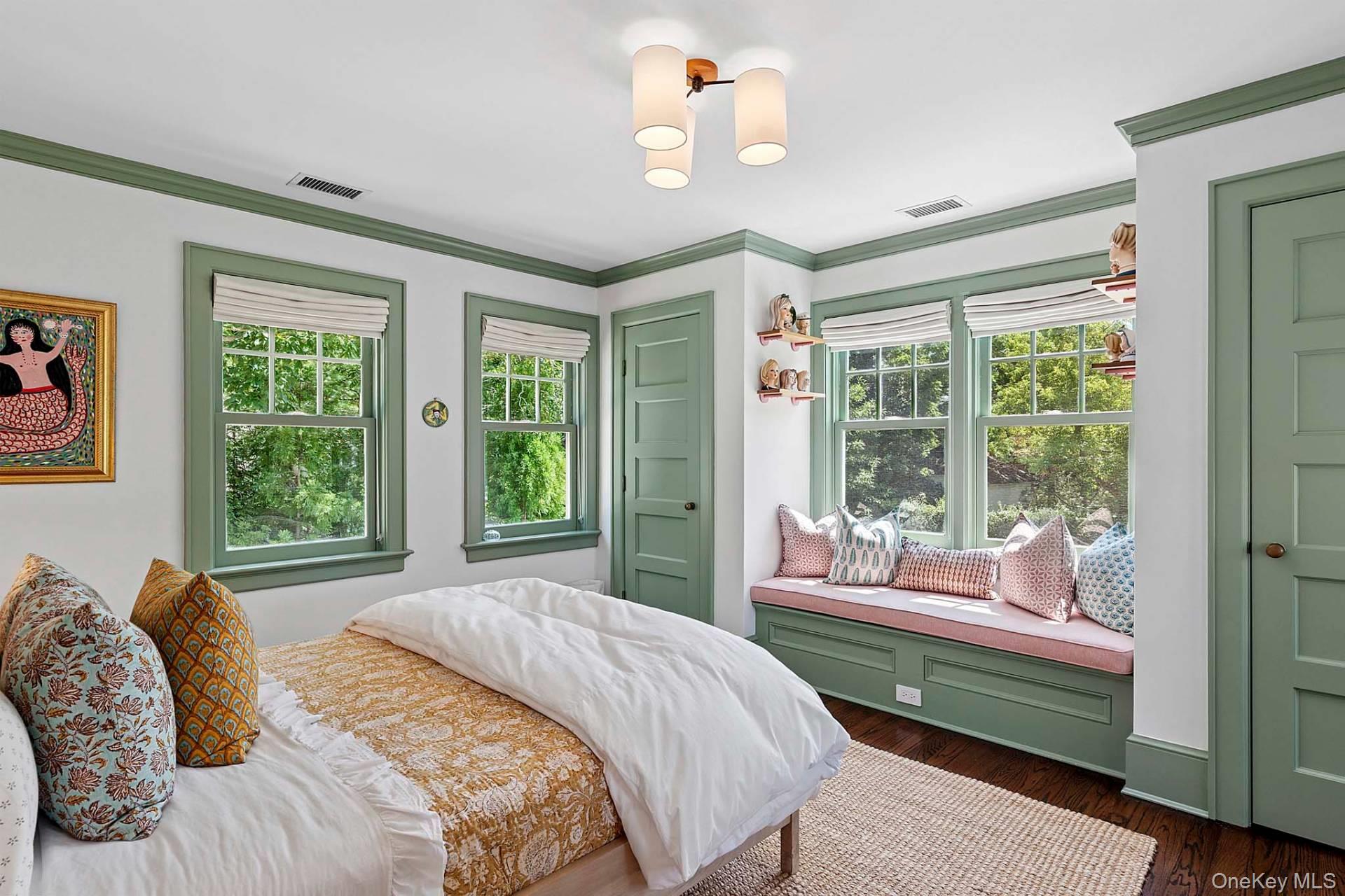 100 Lee Avenue, Southampton, NY 11968