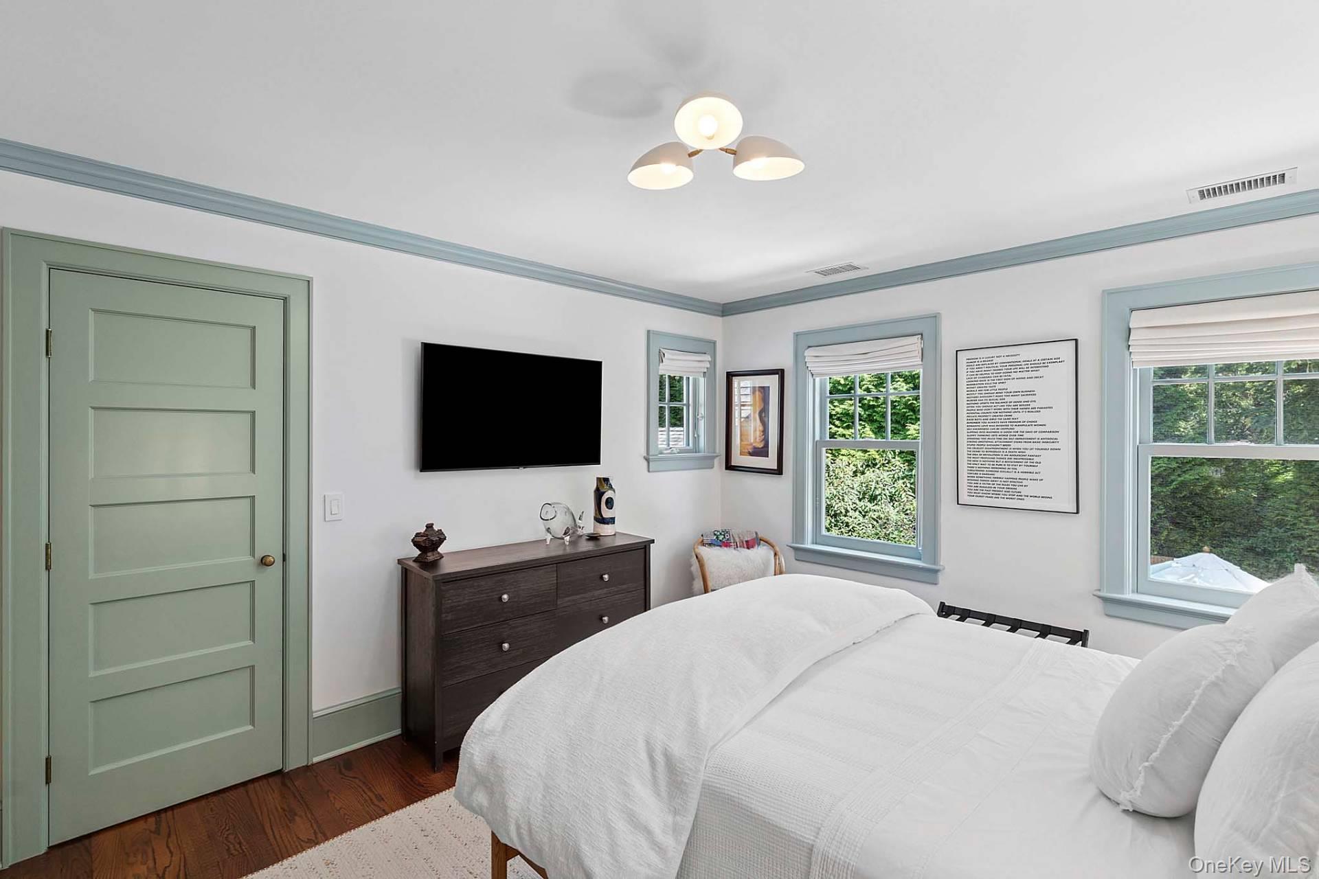 100 Lee Avenue, Southampton, NY 11968