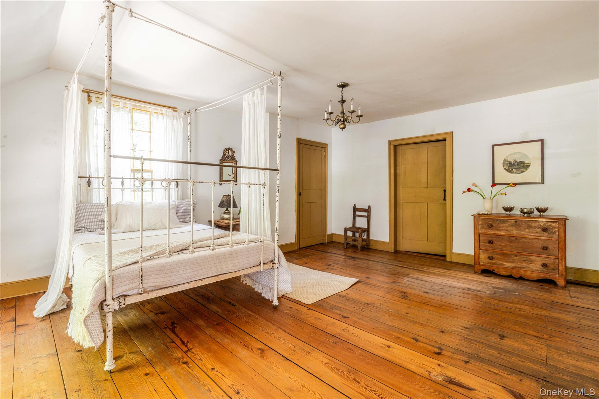 16 Hudson Street, Kinderhook, NY 12106