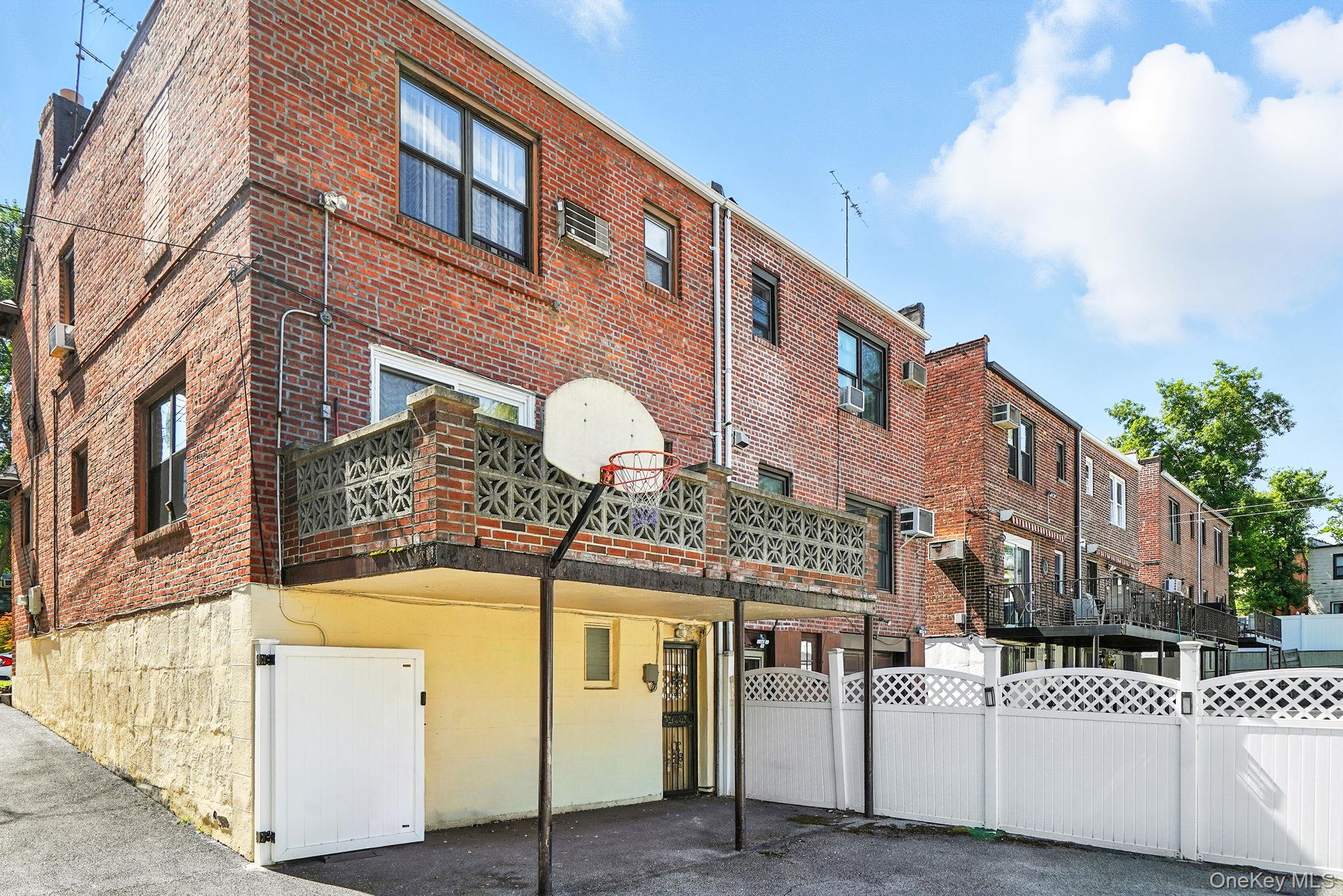 1245 Rhinelander Avenue, Bronx, NY 10461