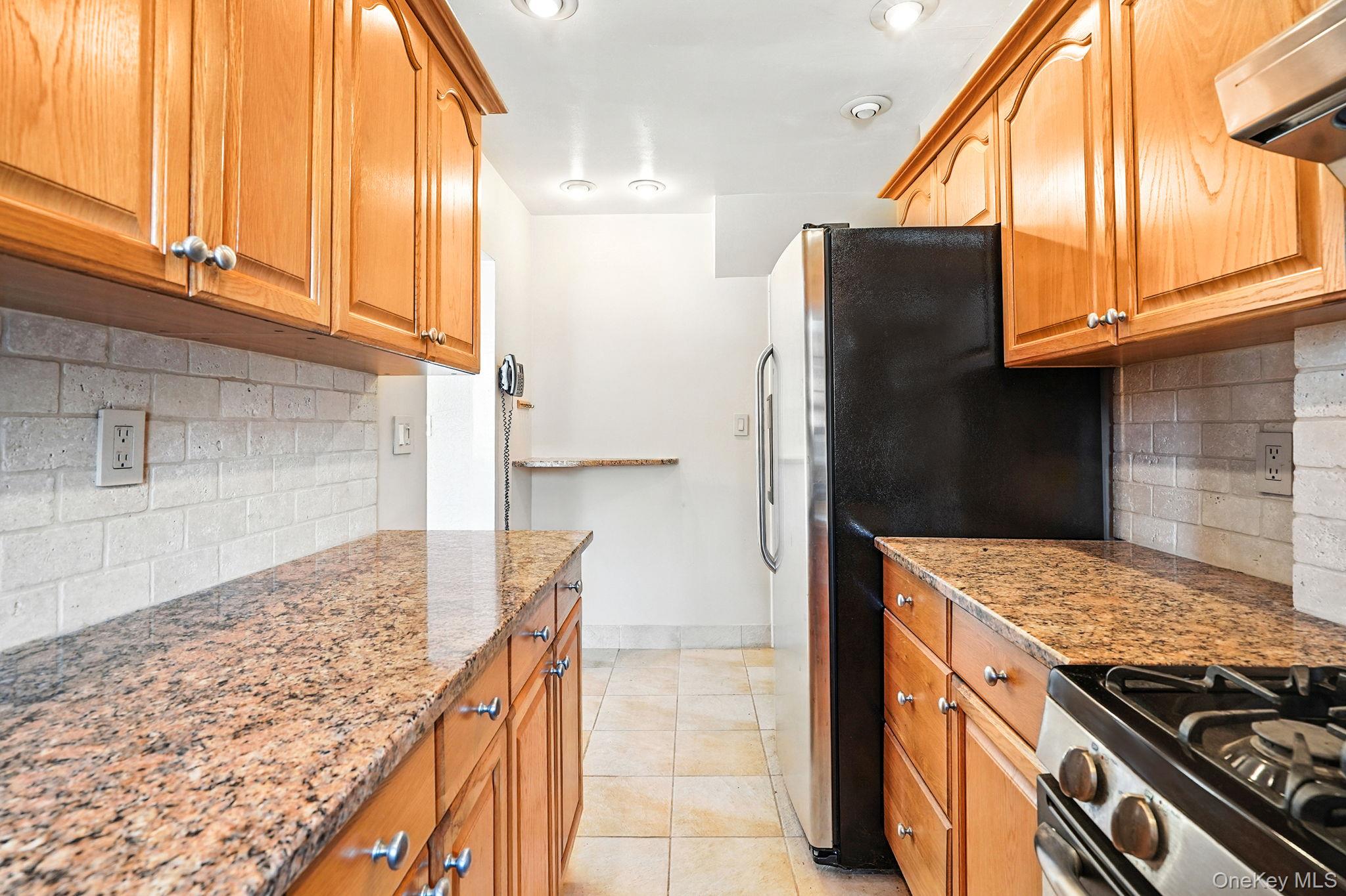 1245 Rhinelander Avenue, Bronx, NY 10461