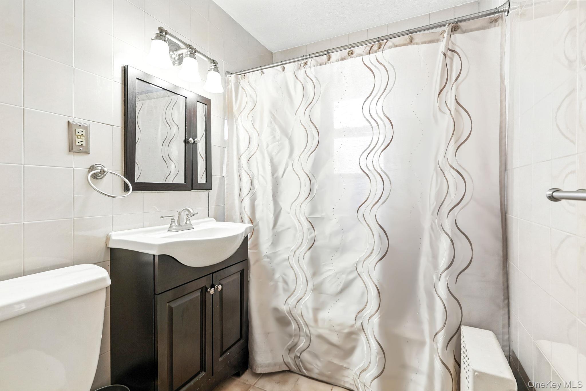 1245 Rhinelander Avenue, Bronx, NY 10461