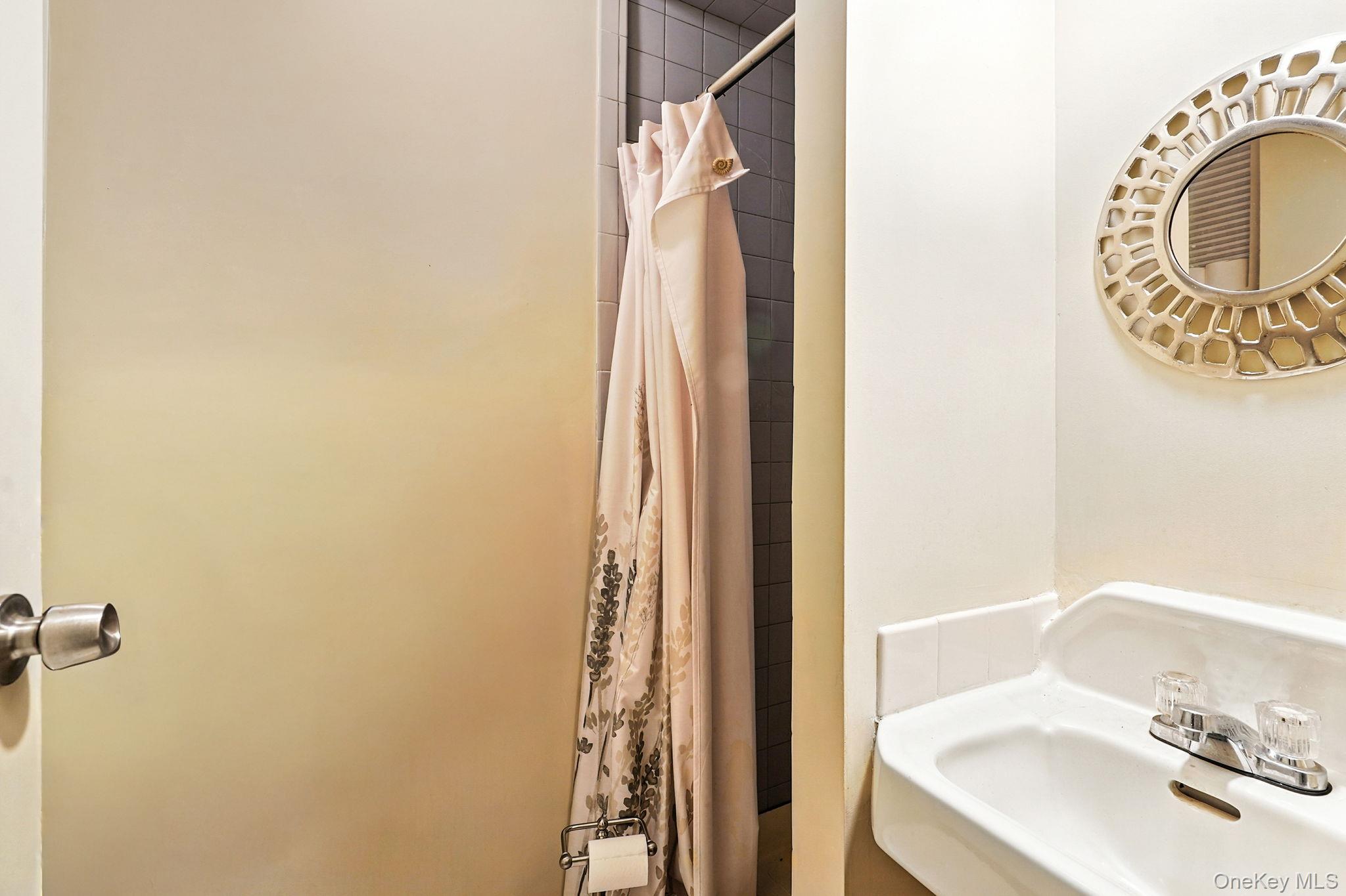 1245 Rhinelander Avenue, Bronx, NY 10461