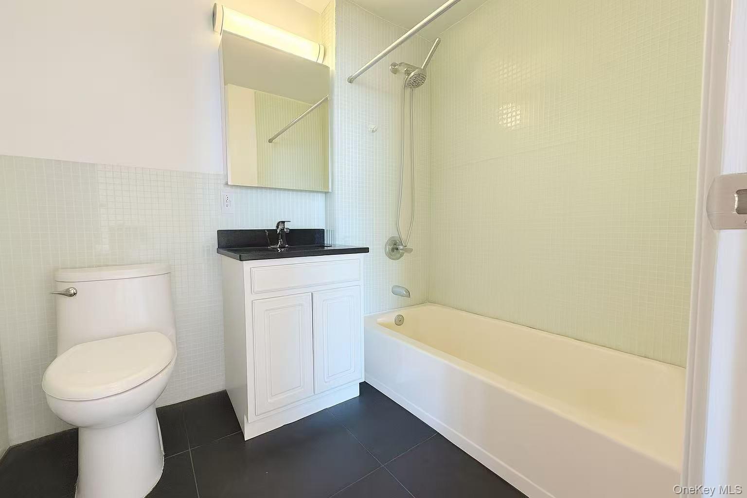 6070 Woodhaven Boulevard # 4E, Elmhurst, NY 11373