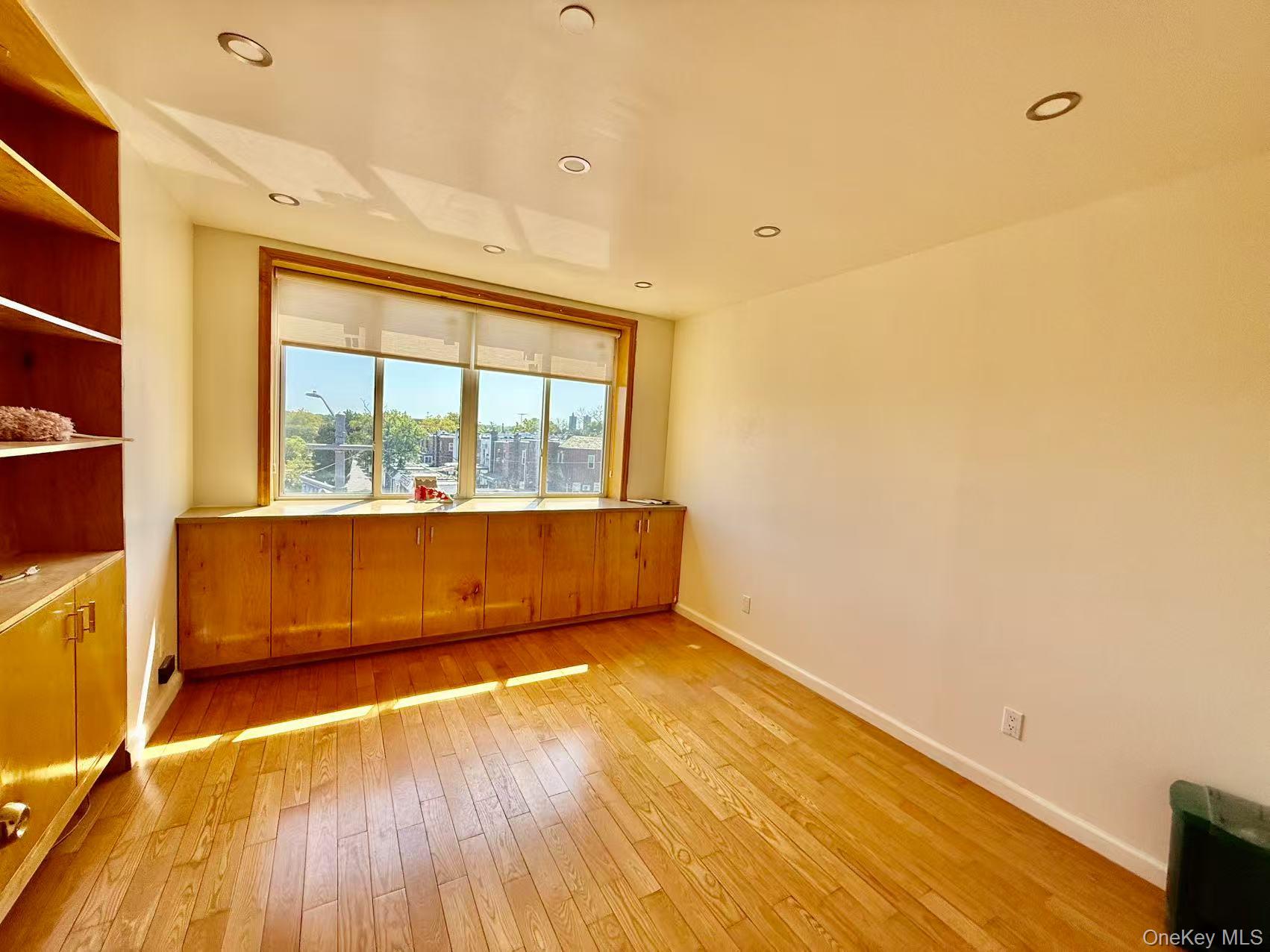 5804 Main Street # 2D, Flushing, NY 11355