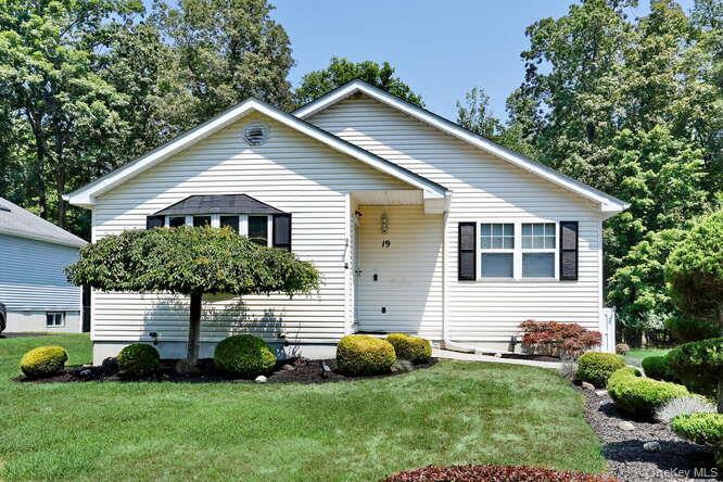 19 Pleasant Avenue, Middletown, NY 10940