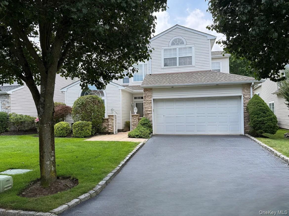 76 Hamlet Drive, Hauppauge, NY 11788