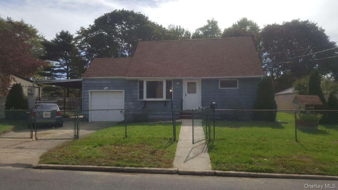 18 21st Avenue, Bay Shore, NY 11706