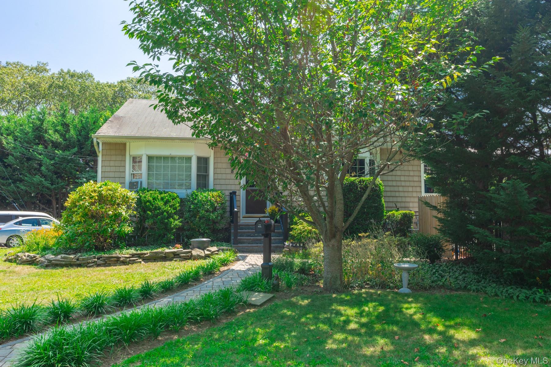 8 Riverside Street, Amityville, NY 11701