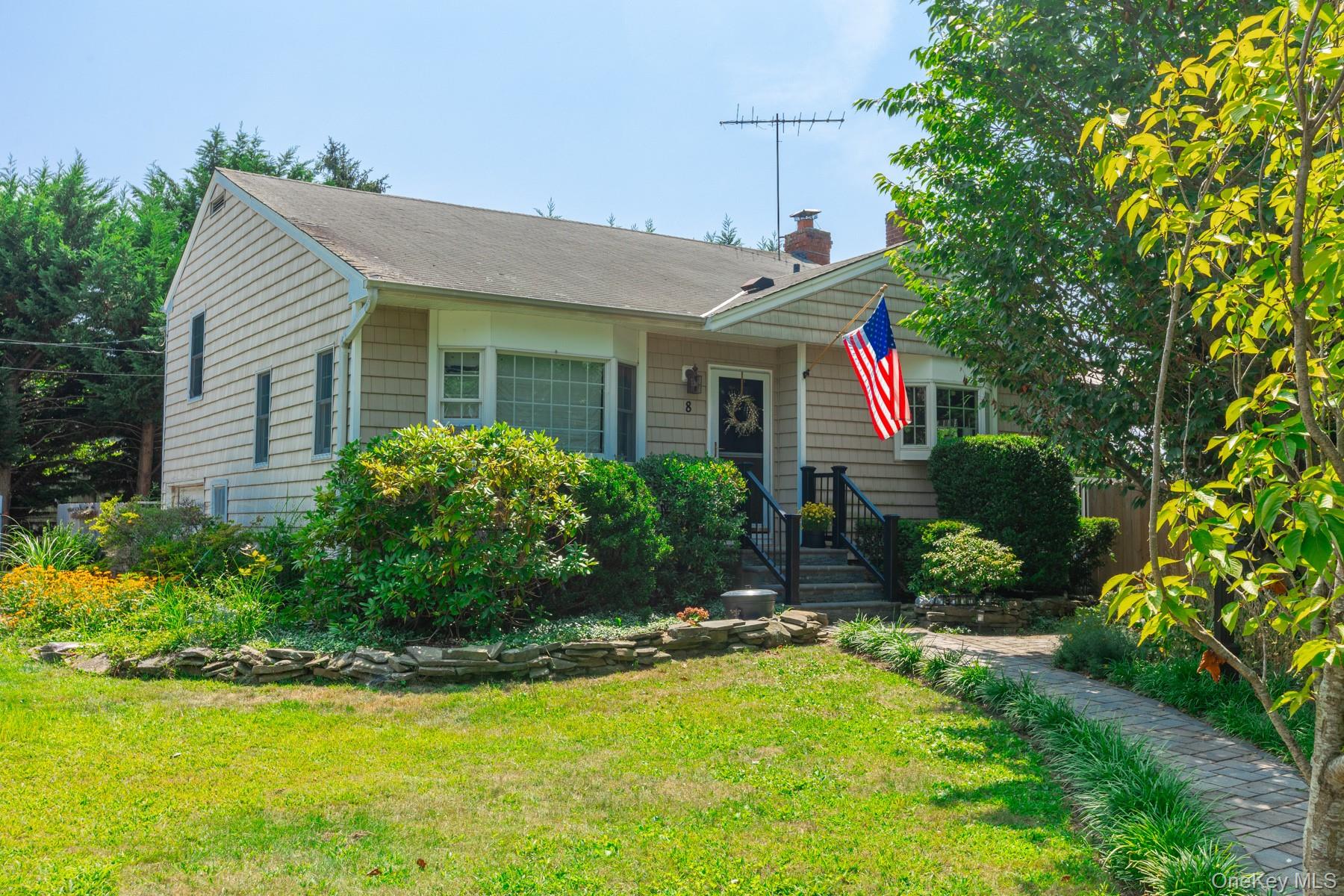8 Riverside Street, Amityville, NY 11701