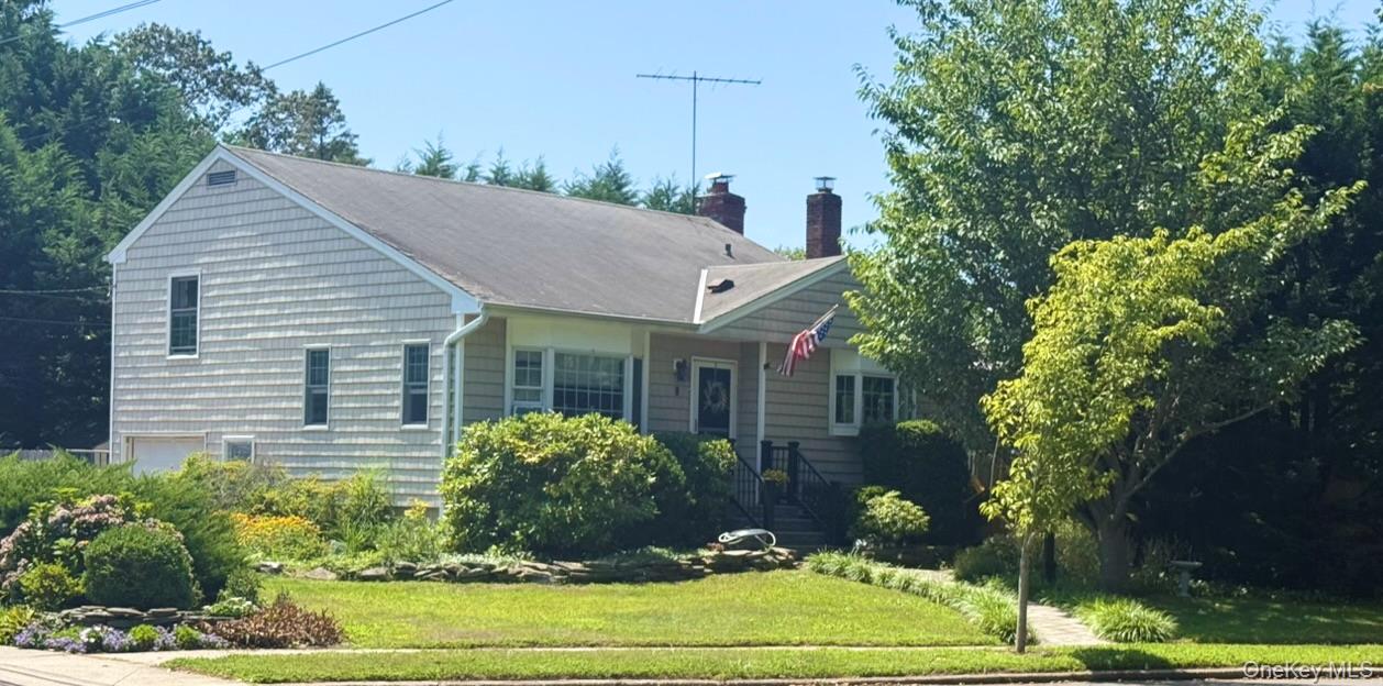 8 Riverside Street, Amityville, NY 11701