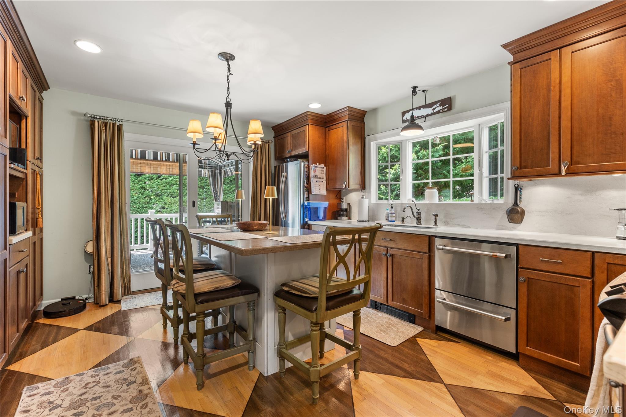 8 Riverside Street, Amityville, NY 11701