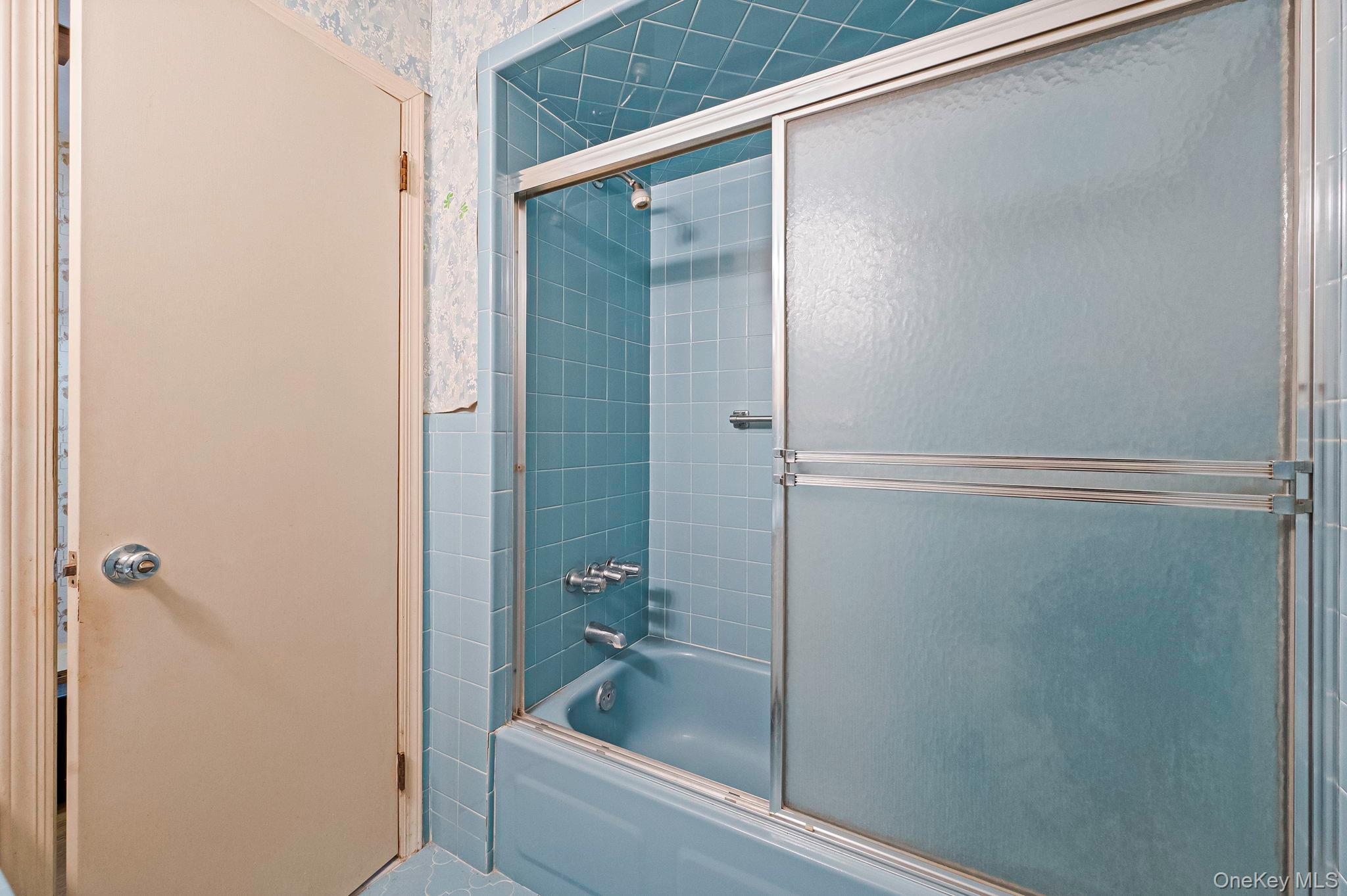 11 Easterly Road, Hampton Bays, NY 11946