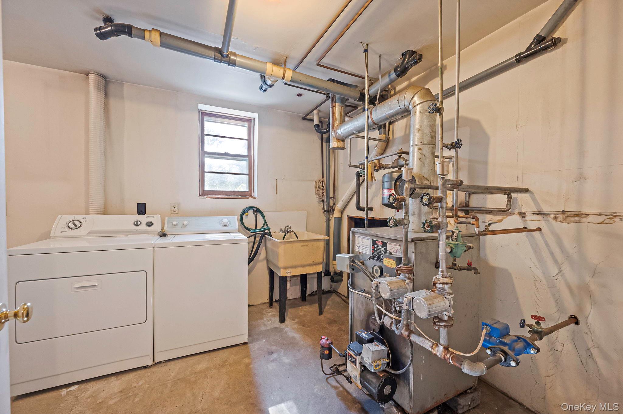 11 Easterly Road, Hampton Bays, NY 11946