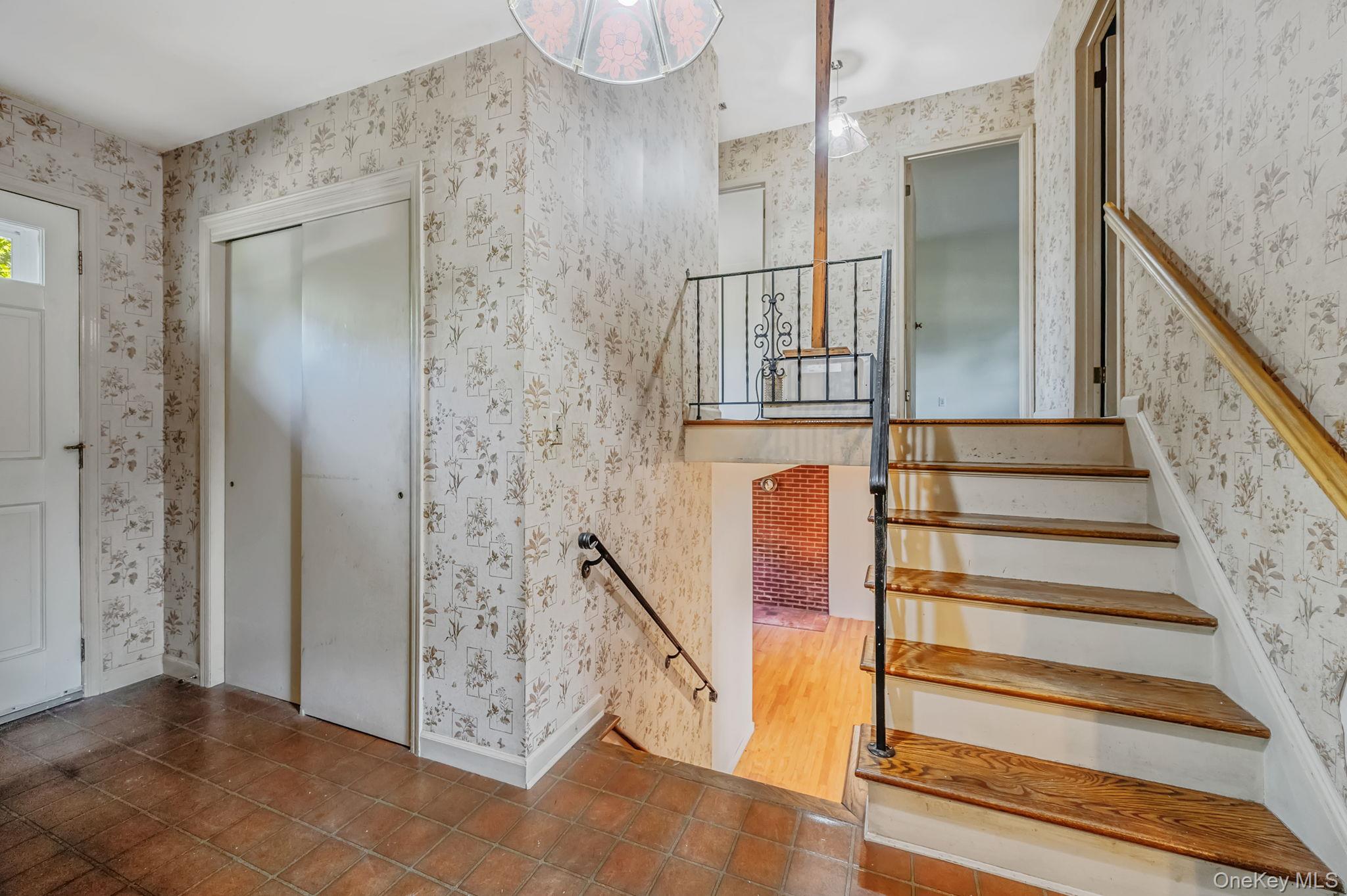 11 Easterly Road, Hampton Bays, NY 11946