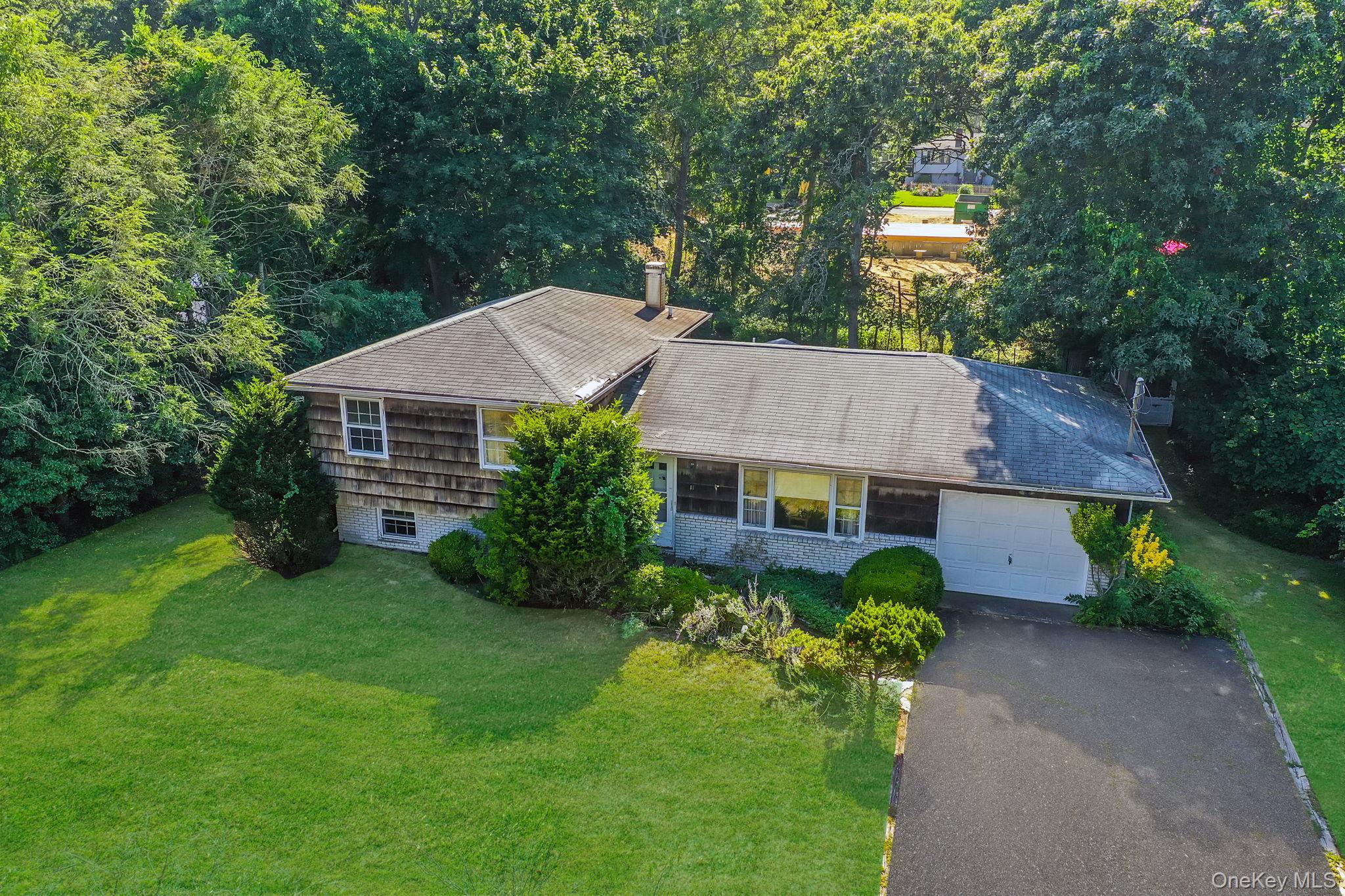 11 Easterly Road, Hampton Bays, NY 11946