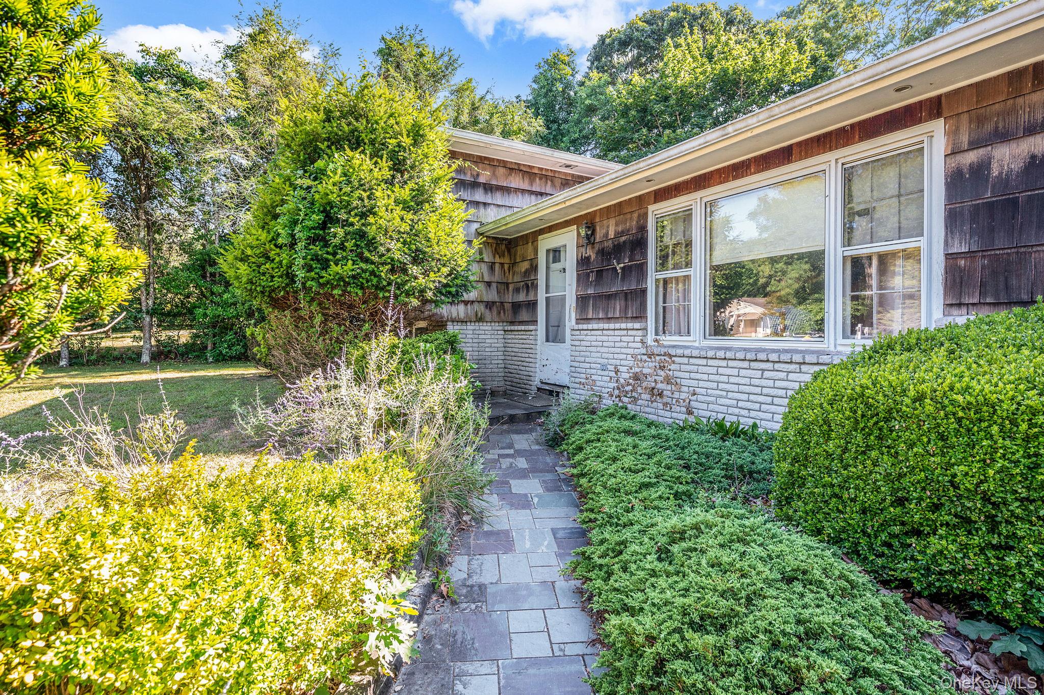 11 Easterly Road, Hampton Bays, NY 11946