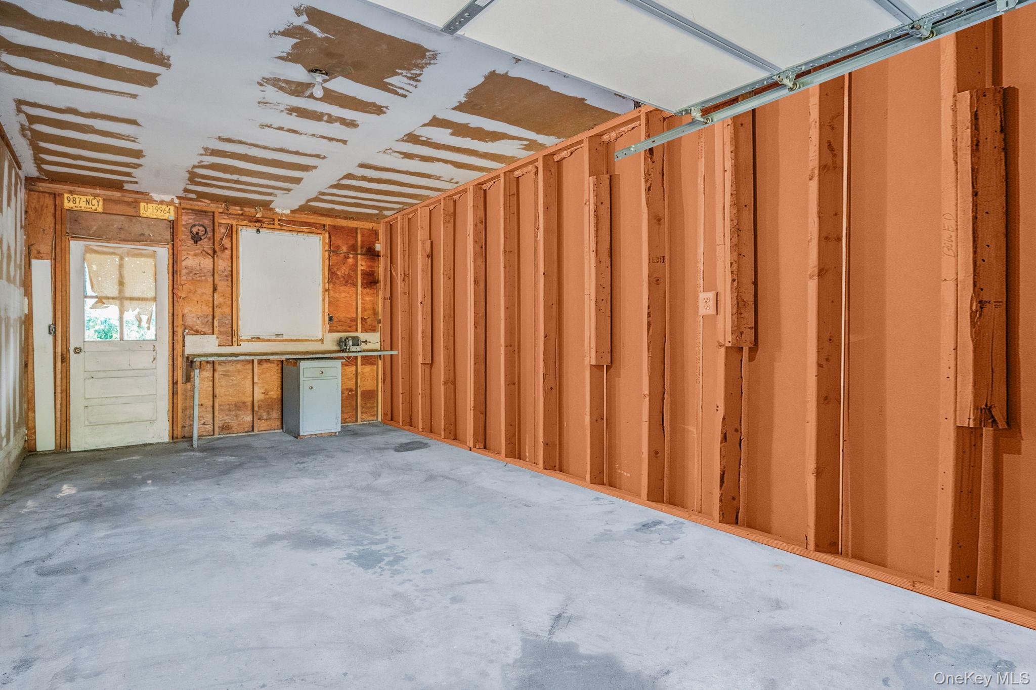 11 Easterly Road, Hampton Bays, NY 11946