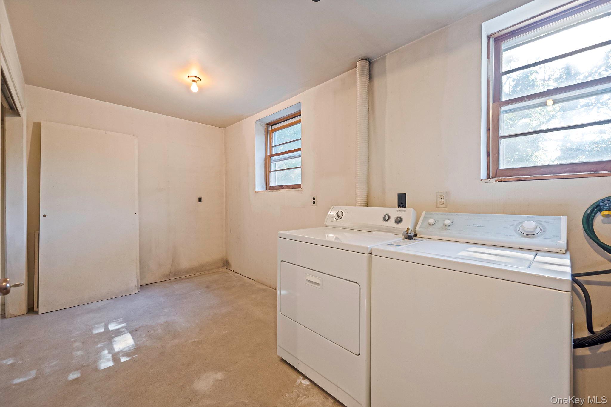 11 Easterly Road, Hampton Bays, NY 11946