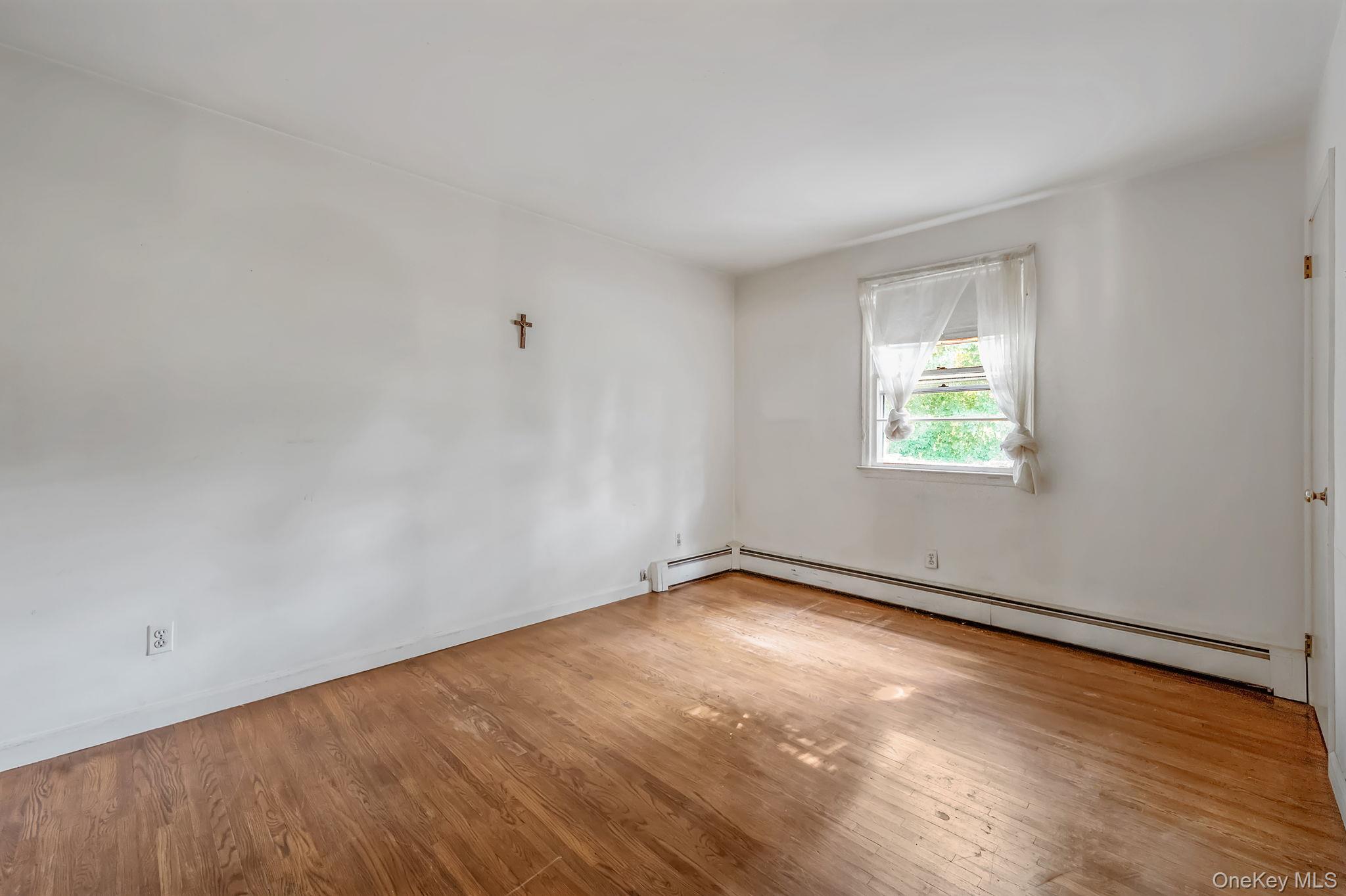 11 Easterly Road, Hampton Bays, NY 11946