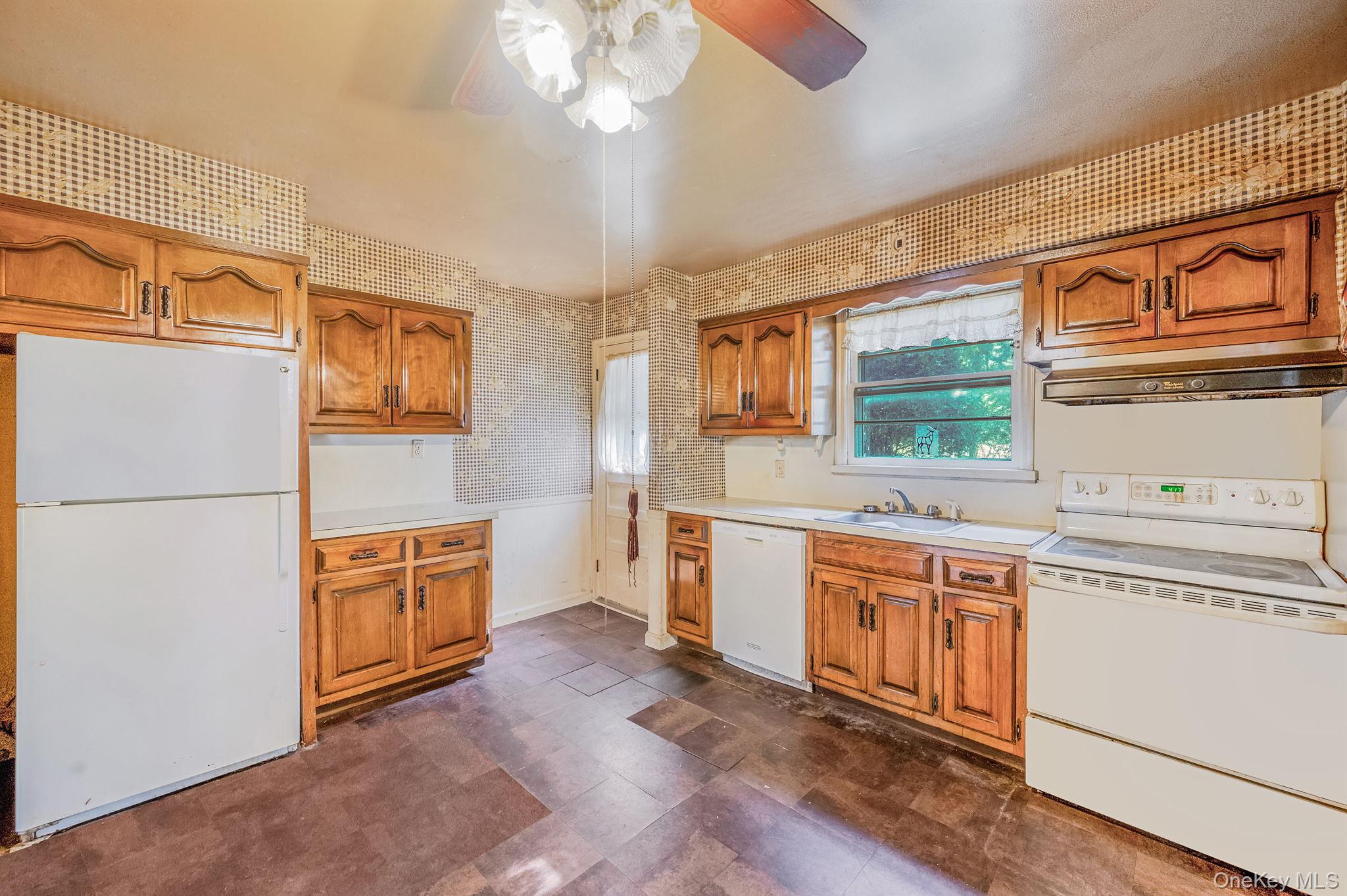 11 Easterly Road, Hampton Bays, NY 11946