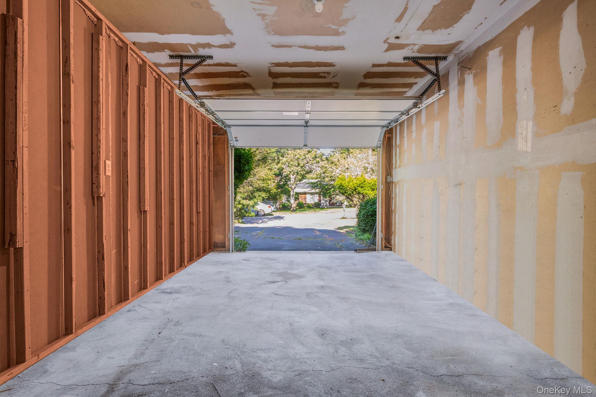 11 Easterly Road, Hampton Bays, NY 11946