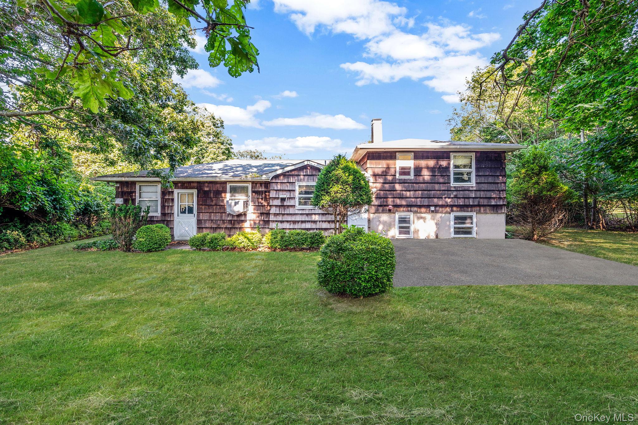 11 Easterly Road, Hampton Bays, NY 11946