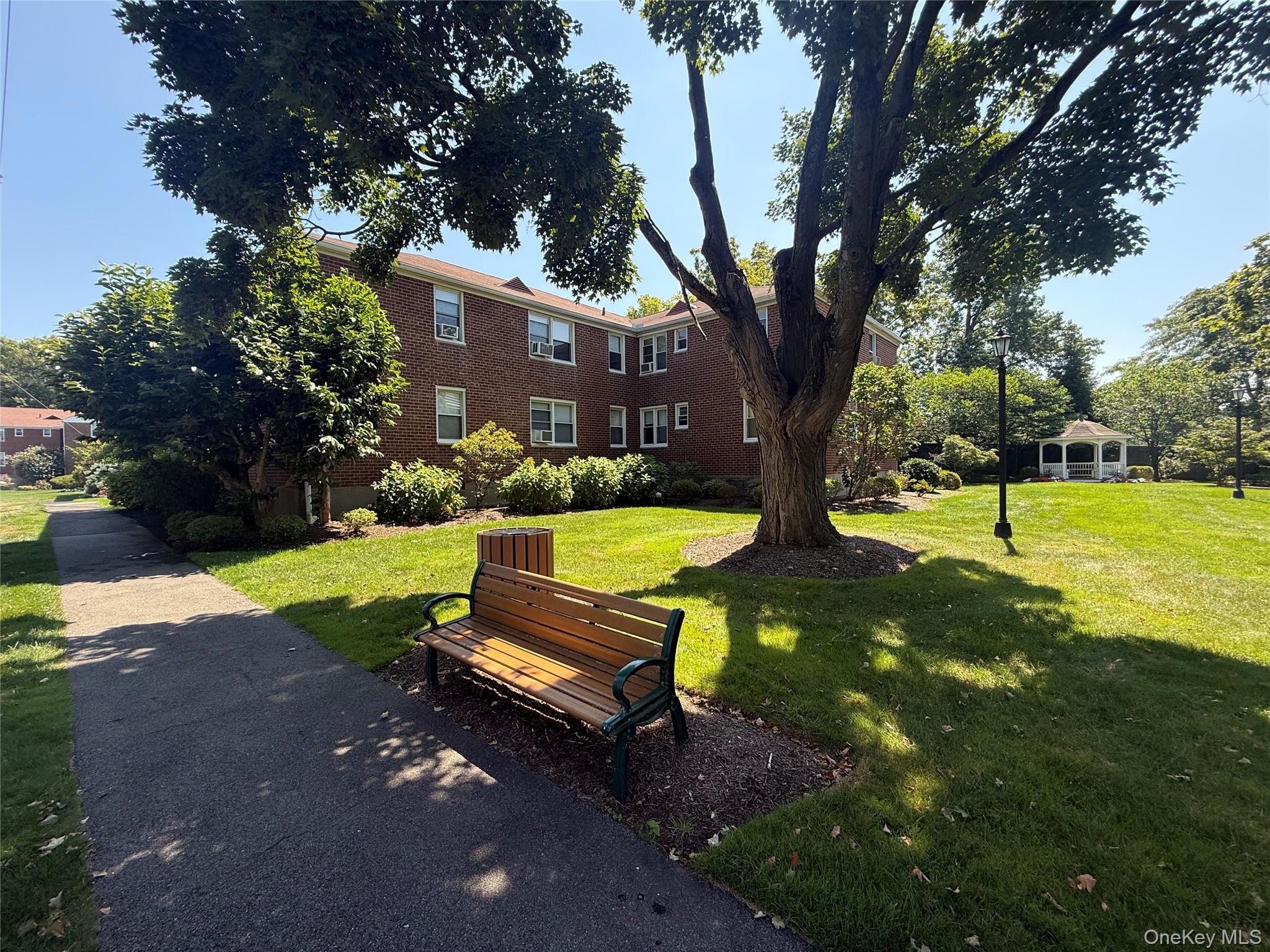 11 Bryant Crescent # 2I, White Plains, NY 10605