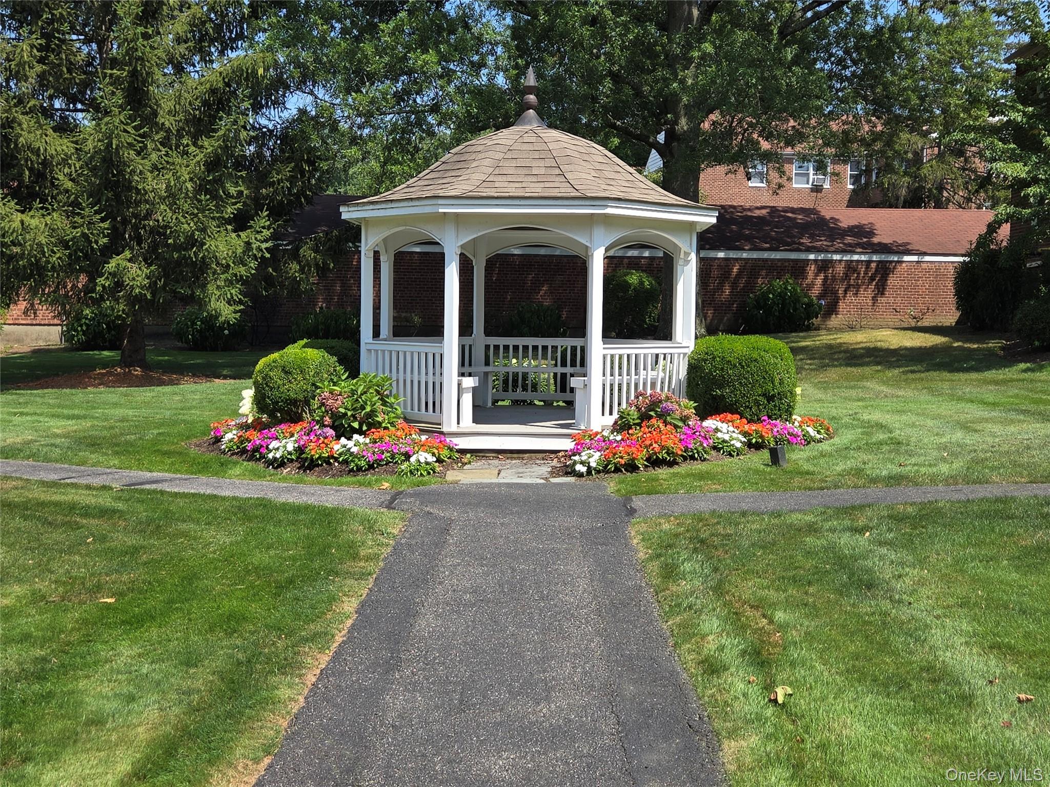 11 Bryant Crescent # 2I, White Plains, NY 10605