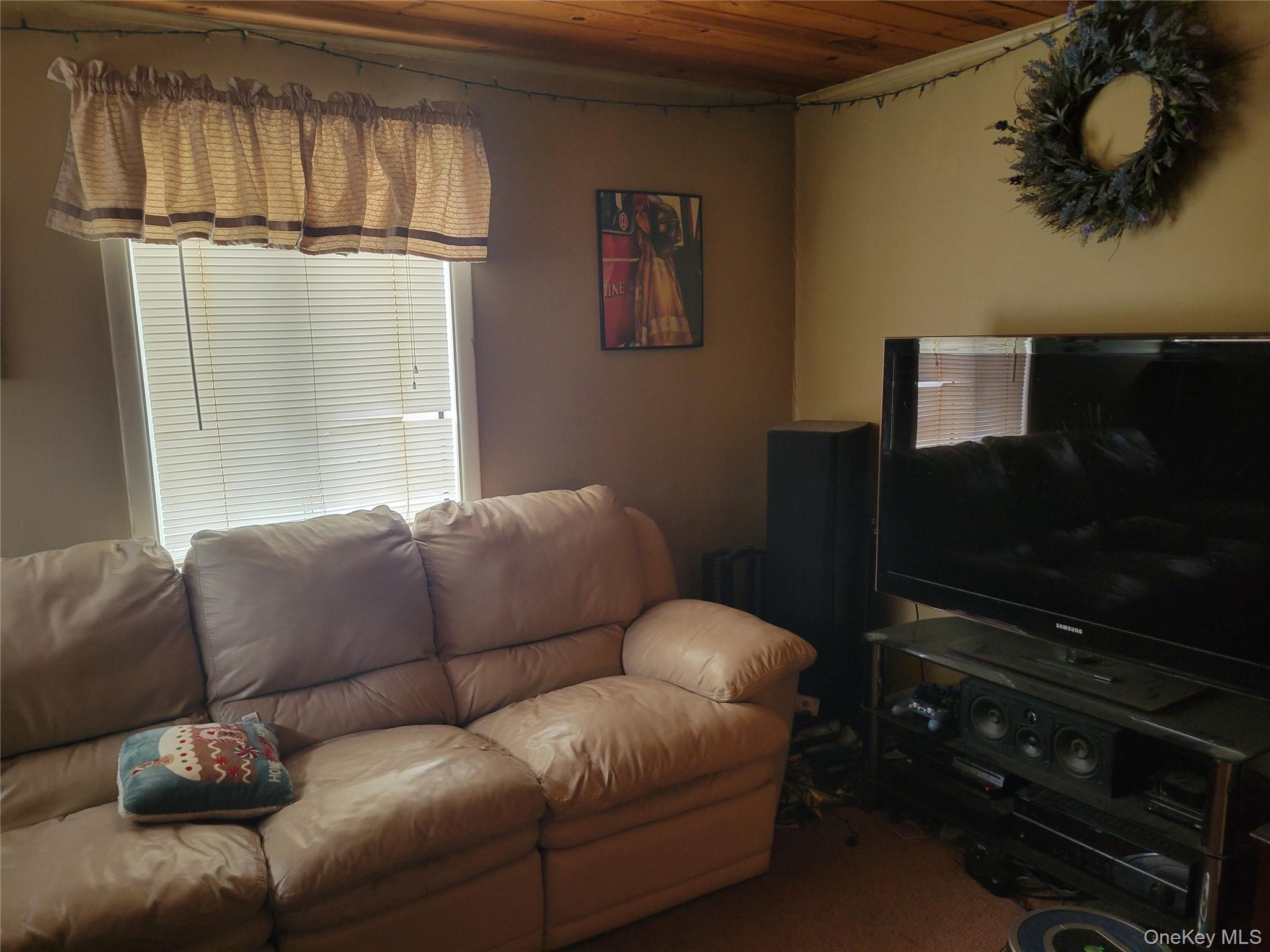 39 Barracuda Road, East Quogue, NY 11942