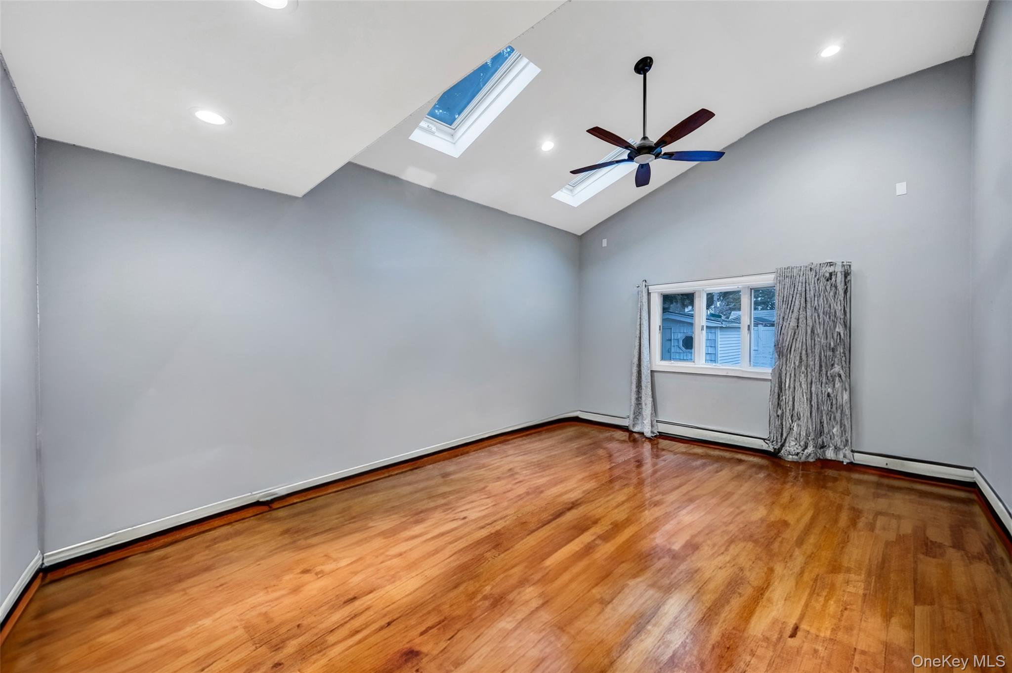 534 S Greene Avenue, Lindenhurst, NY 11757