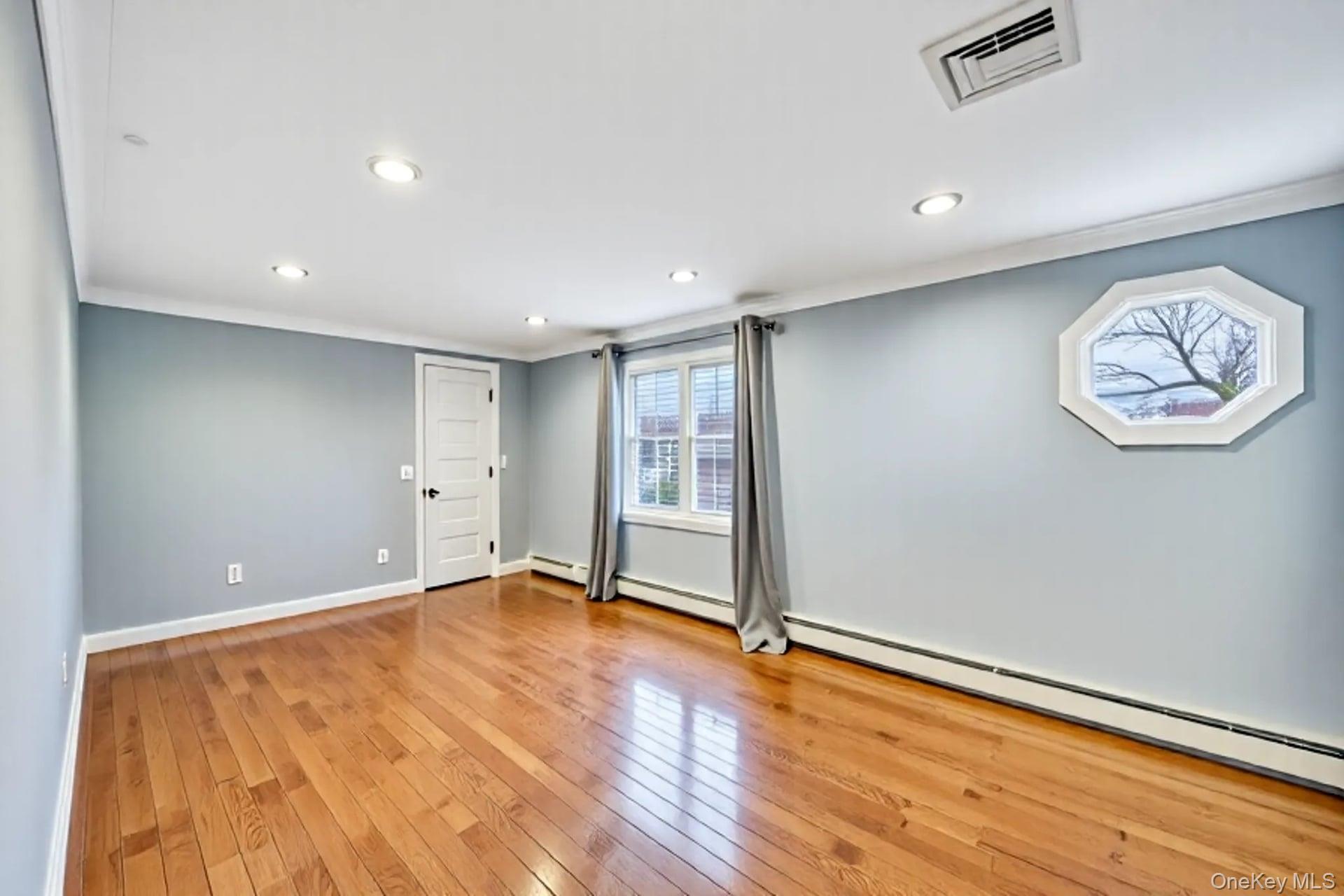 534 S Greene Avenue, Lindenhurst, NY 11757