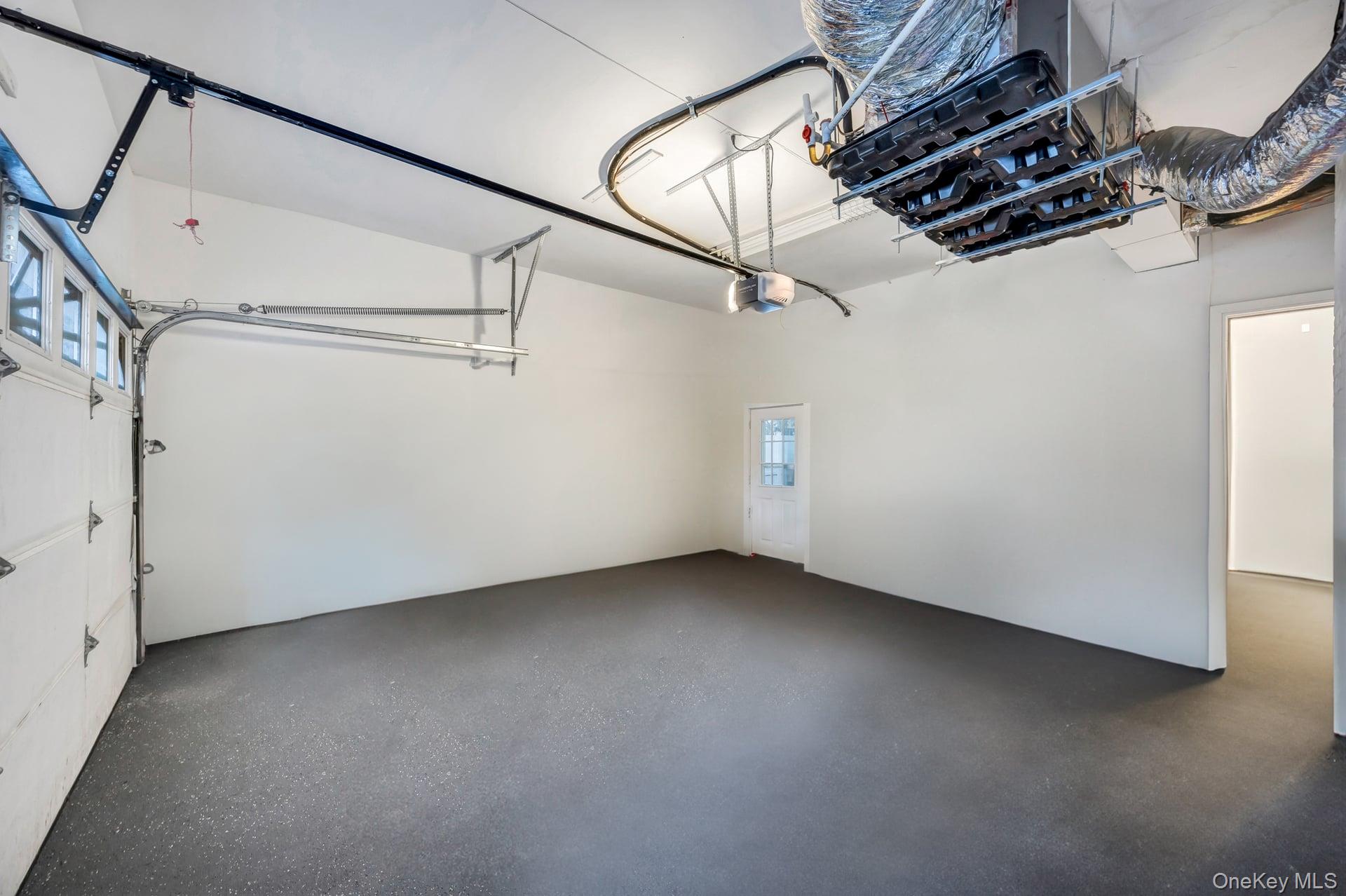 534 S Greene Avenue, Lindenhurst, NY 11757