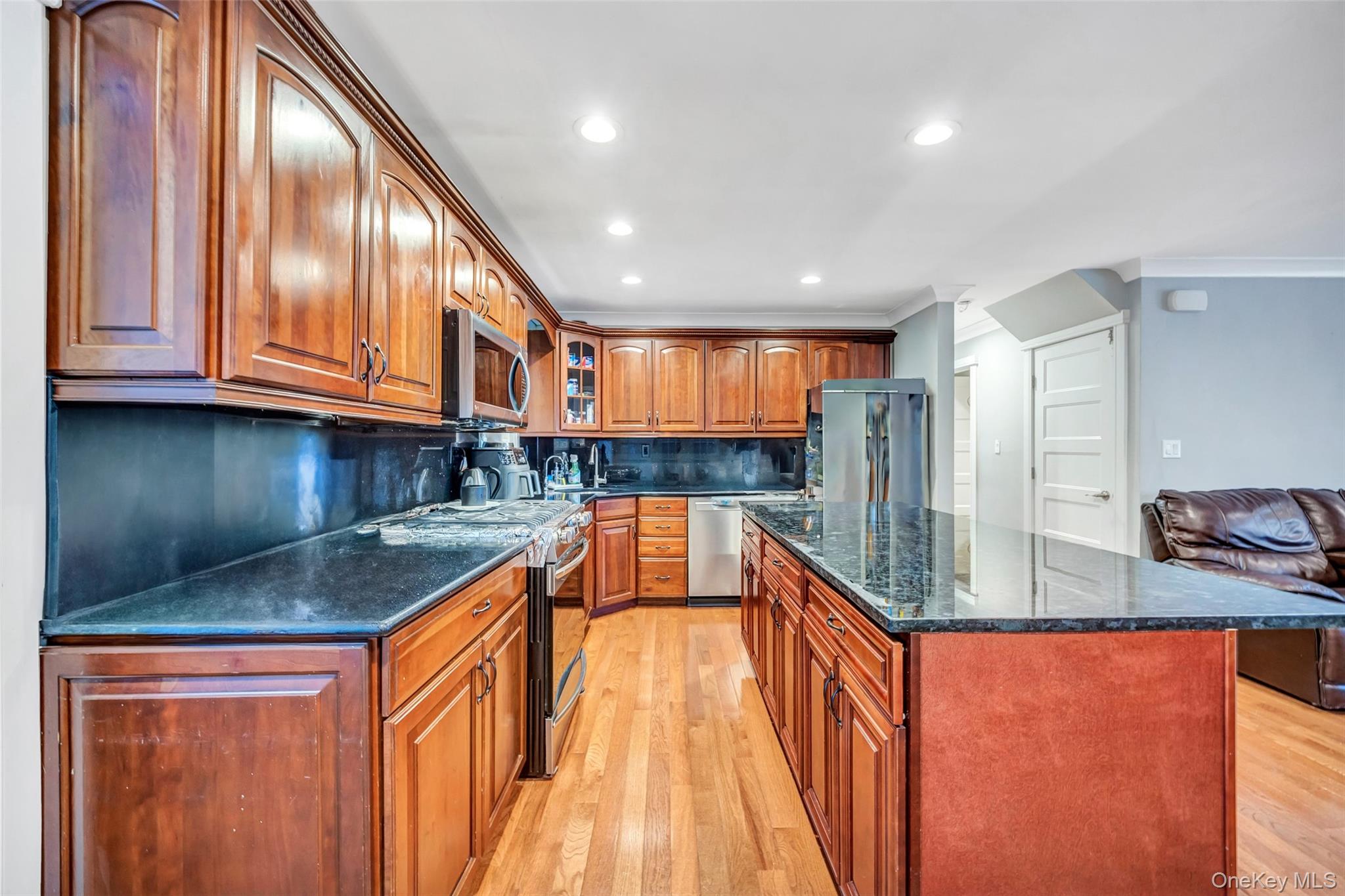 534 S Greene Avenue, Lindenhurst, NY 11757