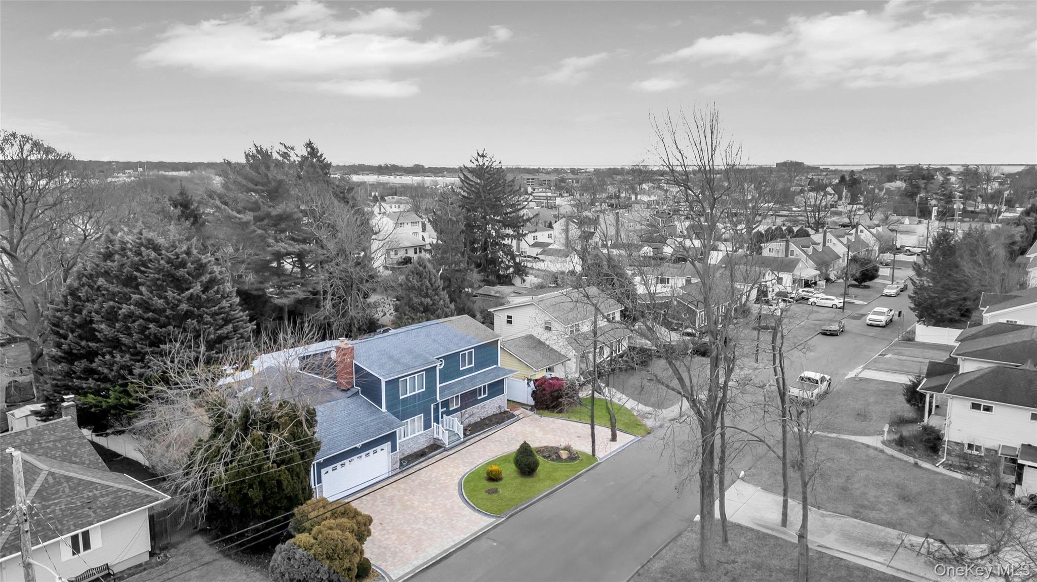 534 S Greene Avenue, Lindenhurst, NY 11757