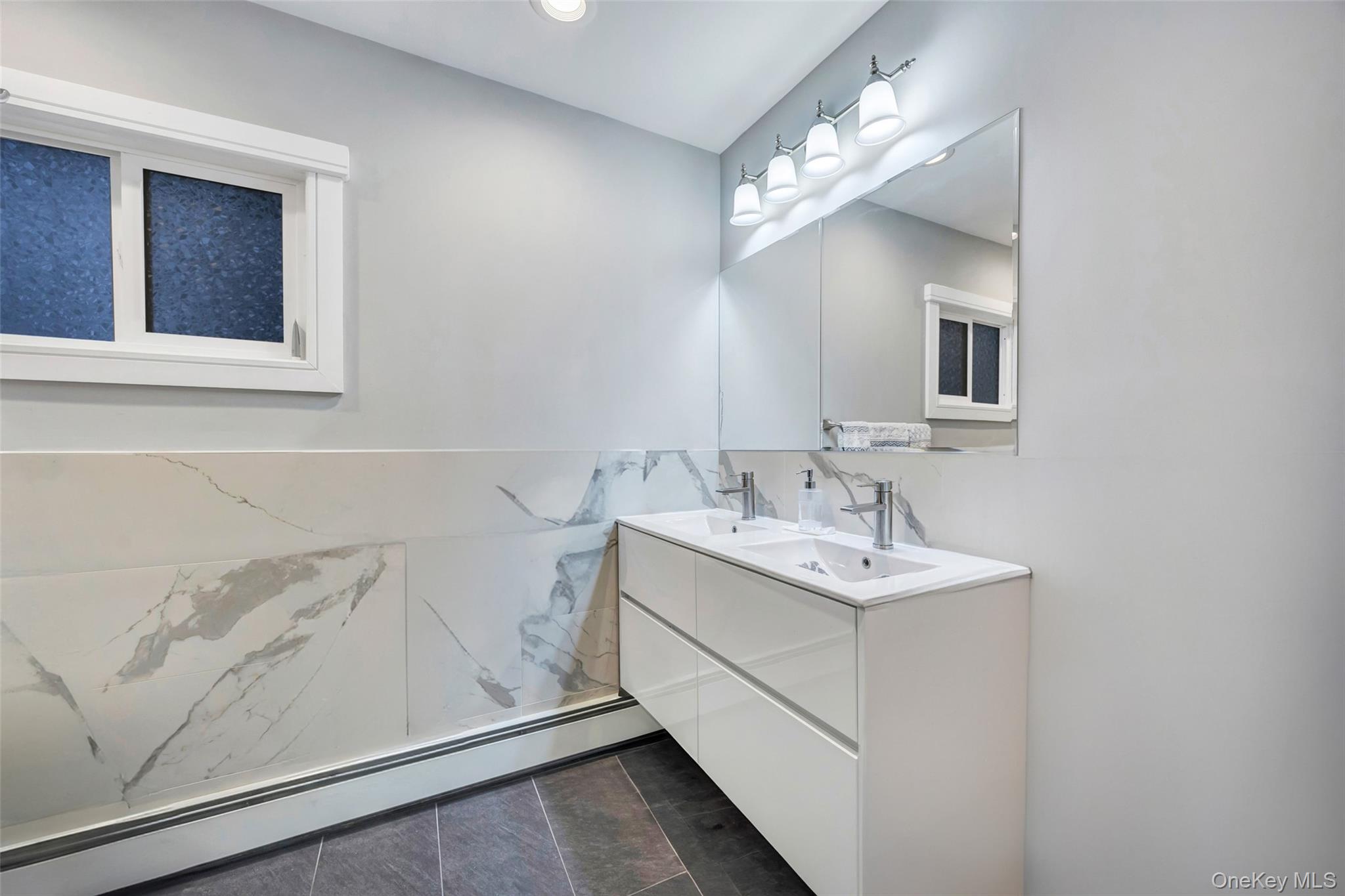 534 S Greene Avenue, Lindenhurst, NY 11757