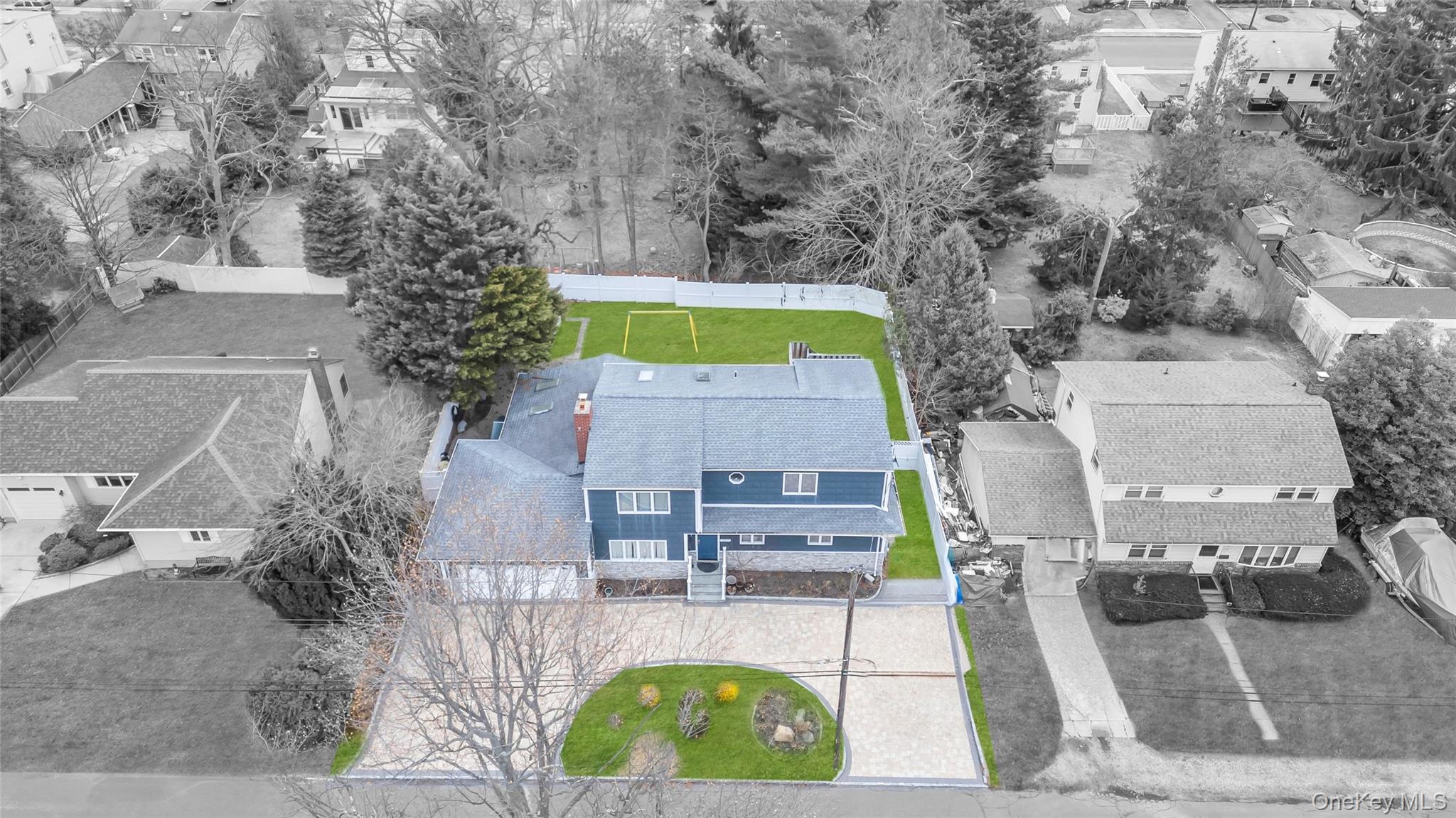 534 S Greene Avenue, Lindenhurst, NY 11757